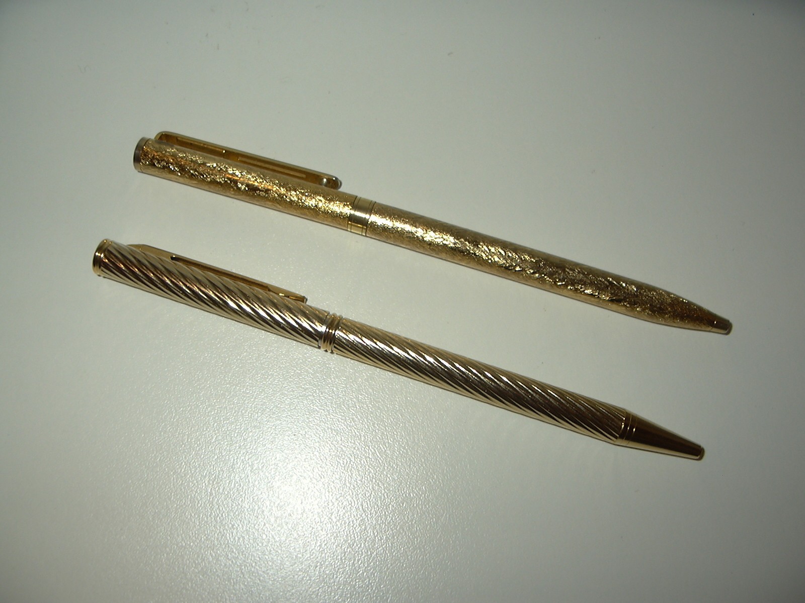 2 Vintage Gold Plated Textured Swirl Patterns Twist Pens