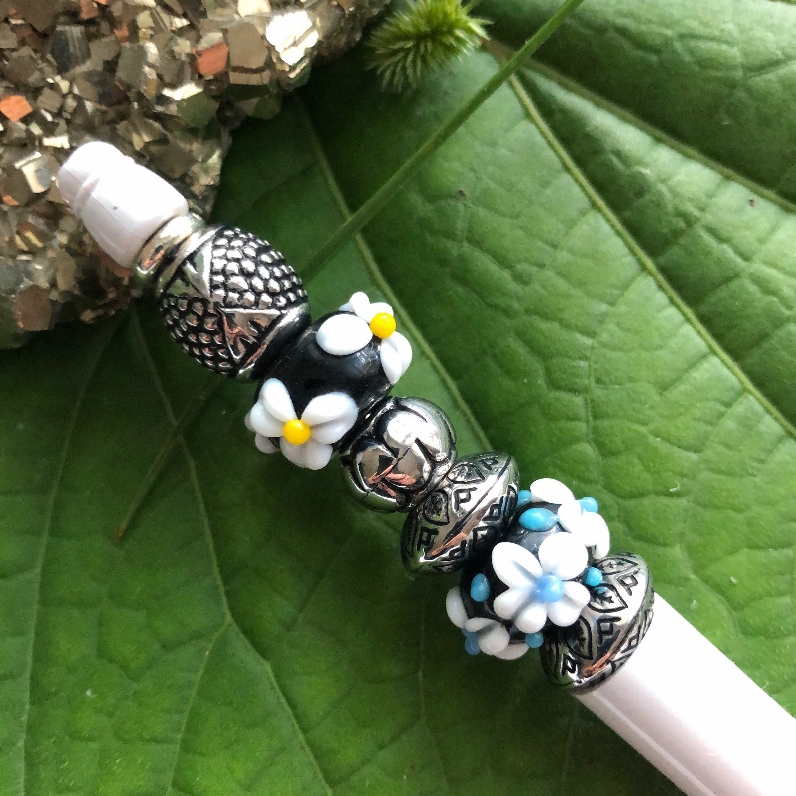 Handmade Beaded Pen WhiteLightweight Black Ink Decorative Writing Instrument