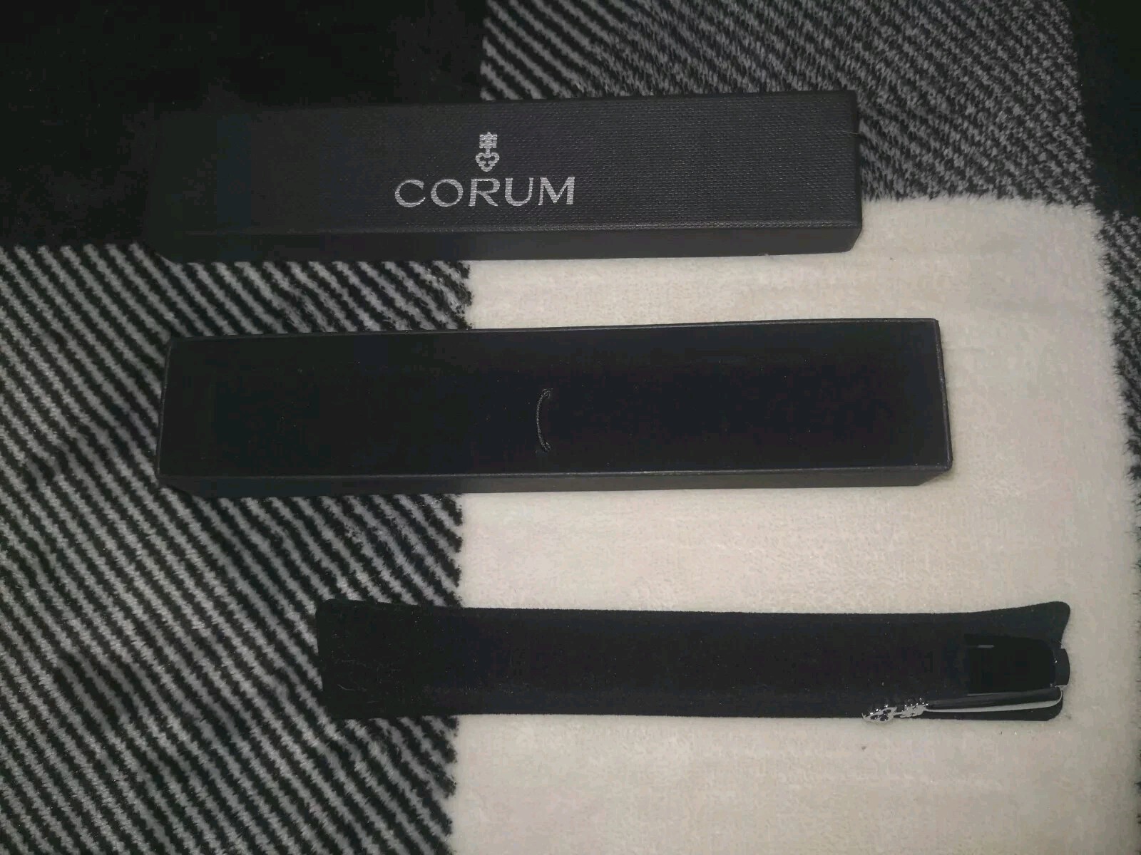 Original Corum Ballpoint Pen Carbon Fiber/Lacquer | Bettoni | Swiss Watch – BNIB
