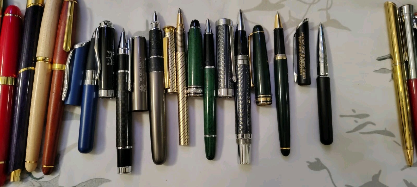 Huge Lot of 185 Of Mix Modern And Vintage Ball Pens, Roller Ball Pen, Pencils