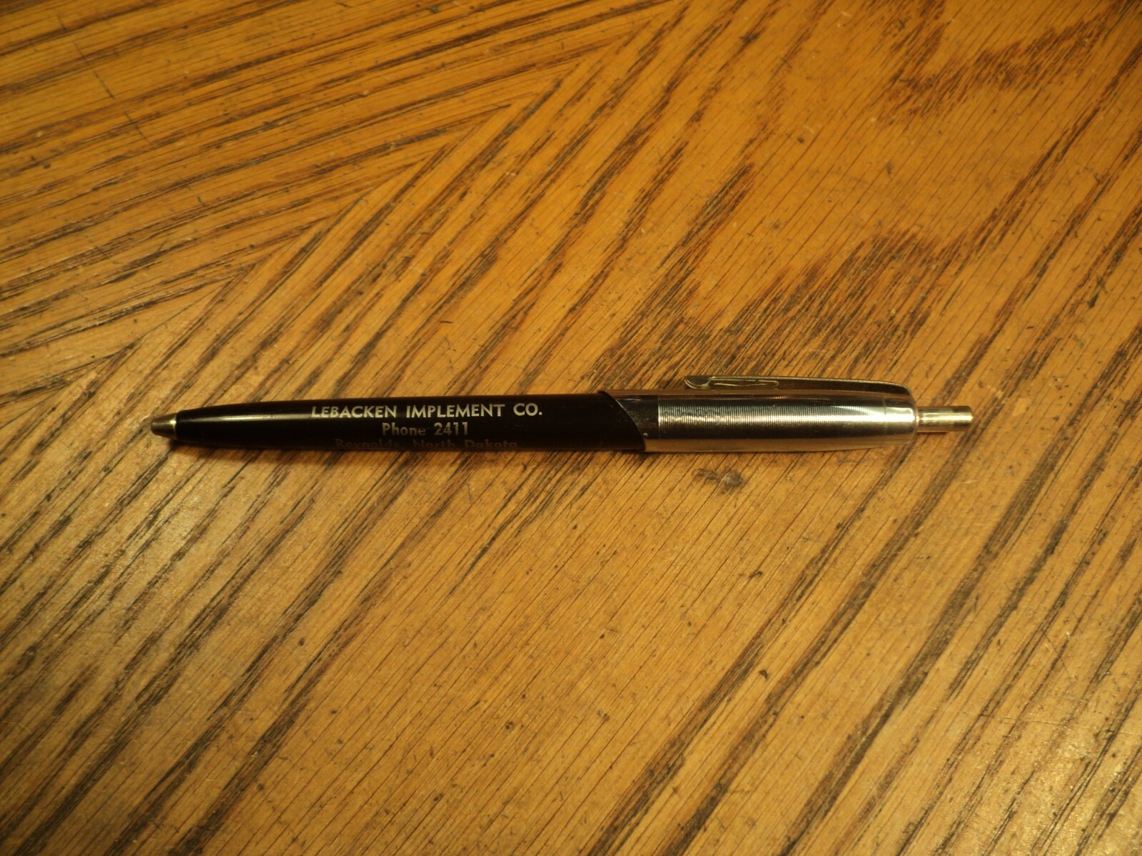 Vintage Unipeco Ballpoint Pen John Deere & Lebacken Implement 5-1/16″ Long USA