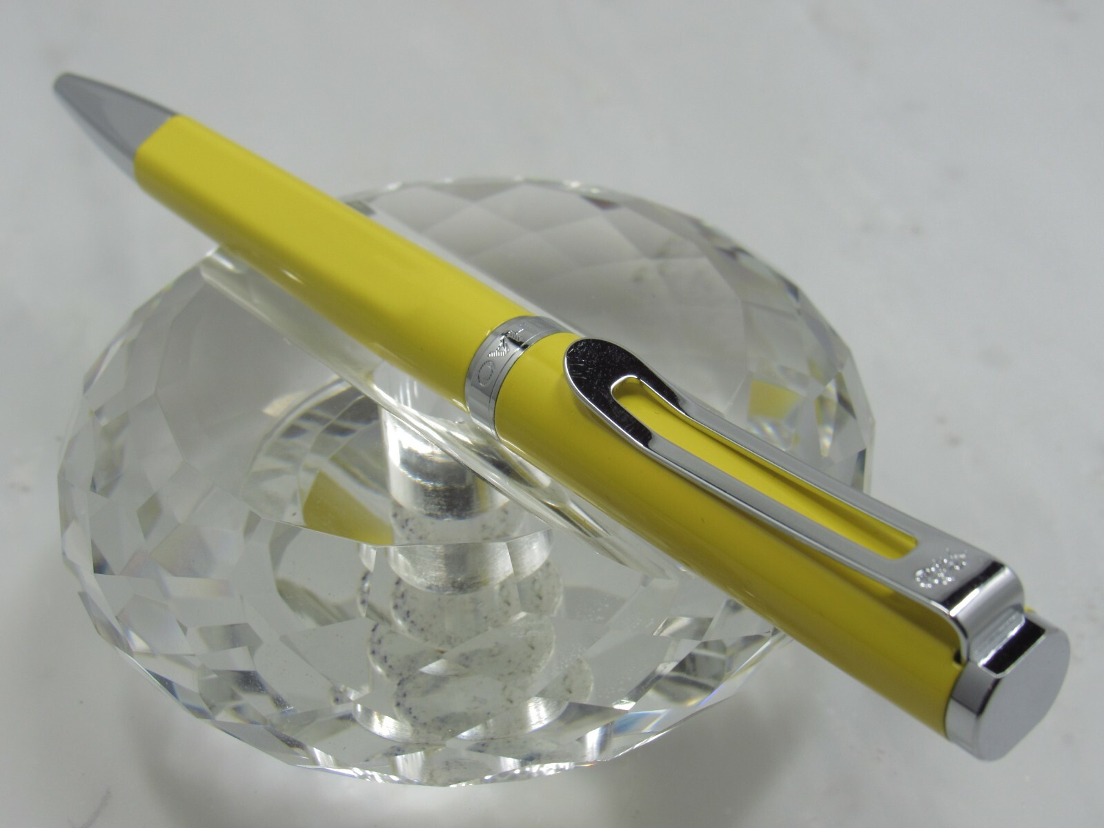 GORGEOUS HIGH QUALITY JINHAO YELLOW TWIST BALL POINT PEN