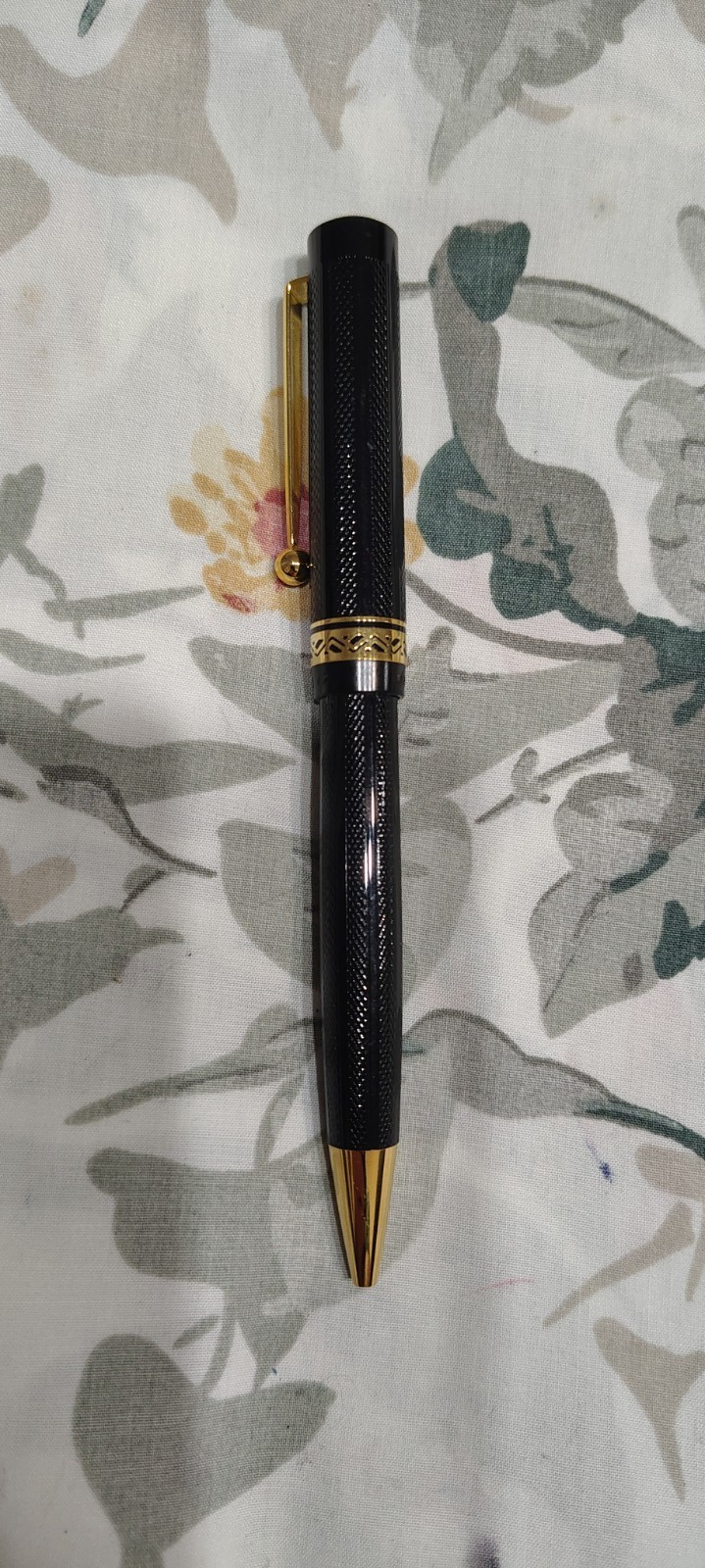 PILOT CUSTOM 72 BLACK PLASTIC BALL POINT PEN NEW/MADE IN JAPAN