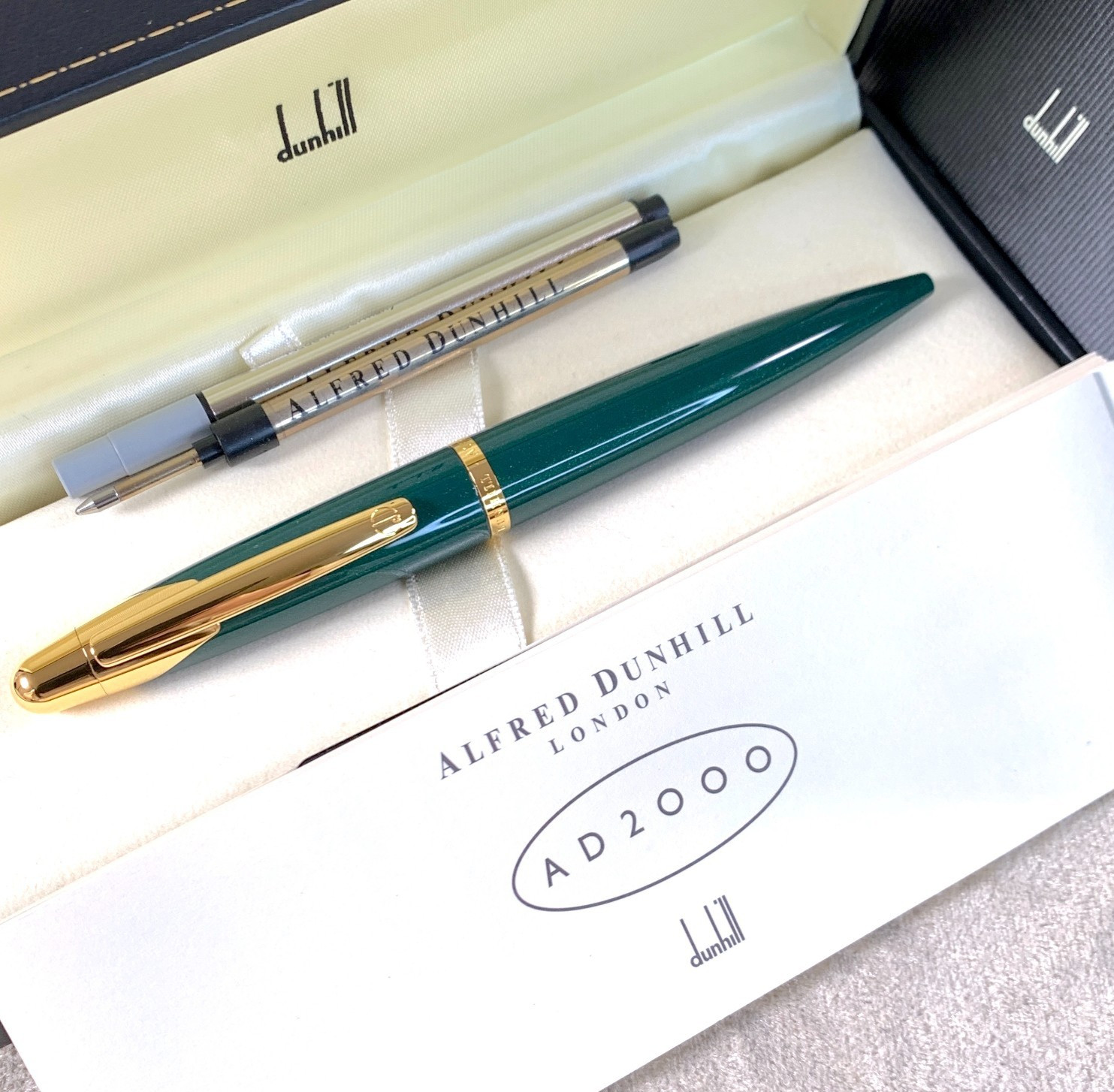 Dunhill Ballpoint Pen Large AD2000 Green Glitter Resin Gold Finish w/Case & Card