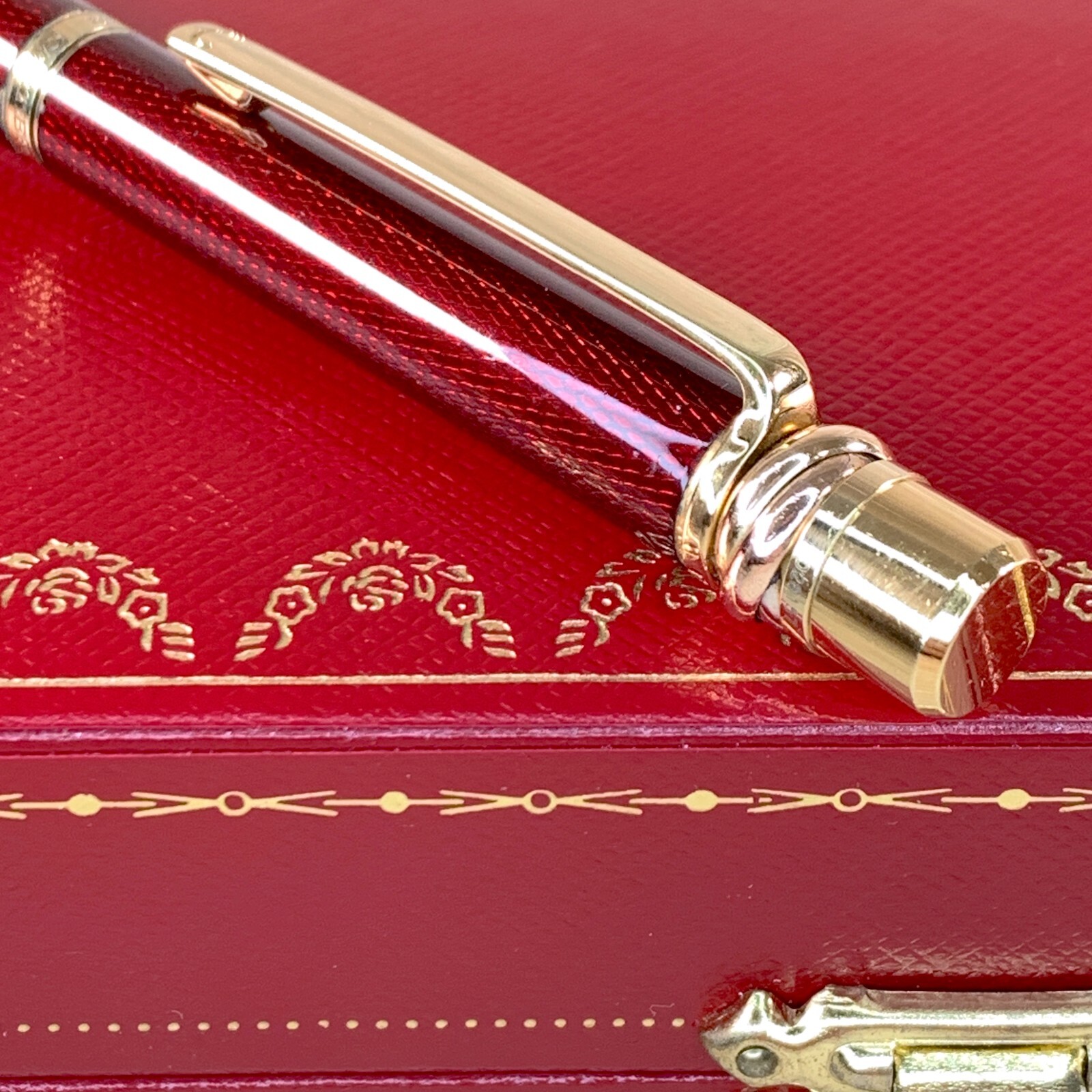 Cartier Ballpoint Pen Rare Trinity Bordeaux Enamel Engraved Pattern with Case