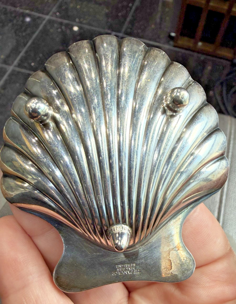 TIFFANY & CO – STERLING SILVER PEN & CLAM SHELL SHAPE PEN HOLDER-925