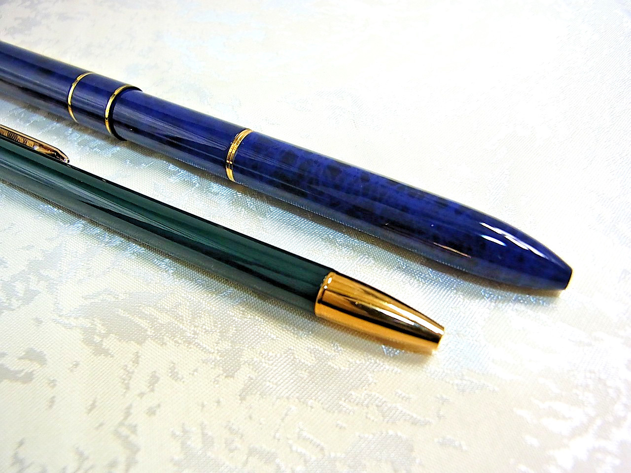 Burberry Blue Marble 3‑color & Green Ballpoint Pen Gold Trim with Box Mint