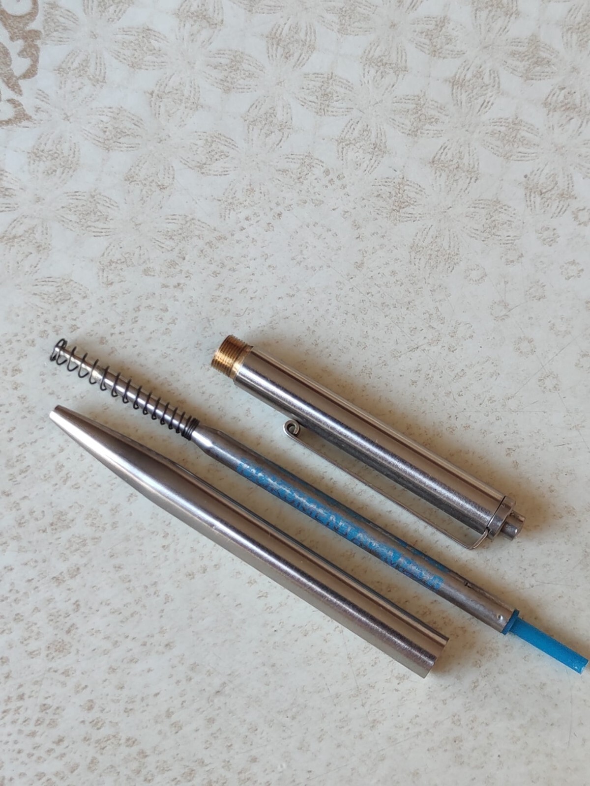 🔴Excellently made ballpoint pen – full of metal – brand unknown to me -Germany?
