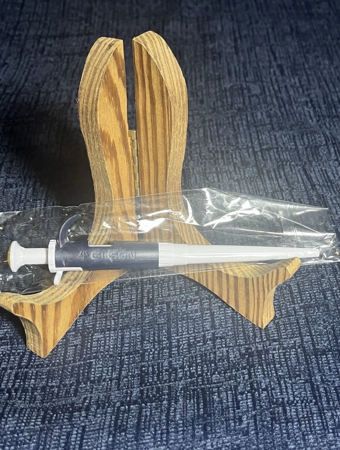 RARE Authentic Gilson Pipetman Pipette Pen – Blue/Grey – Discontinued Lab Promo