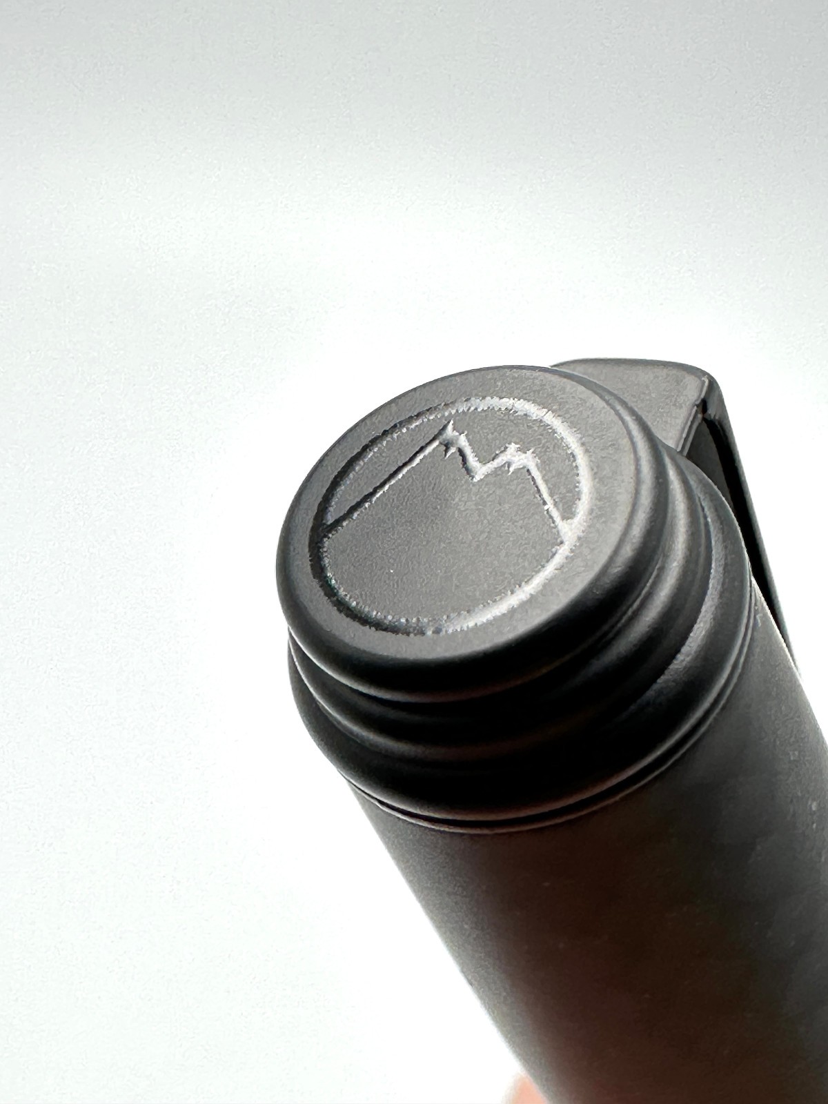 UNCOMMON MONTEVERDE USA INVINCIA DELUXE NIGHTHAWK CARBON BLACK BALLPOINT PEN