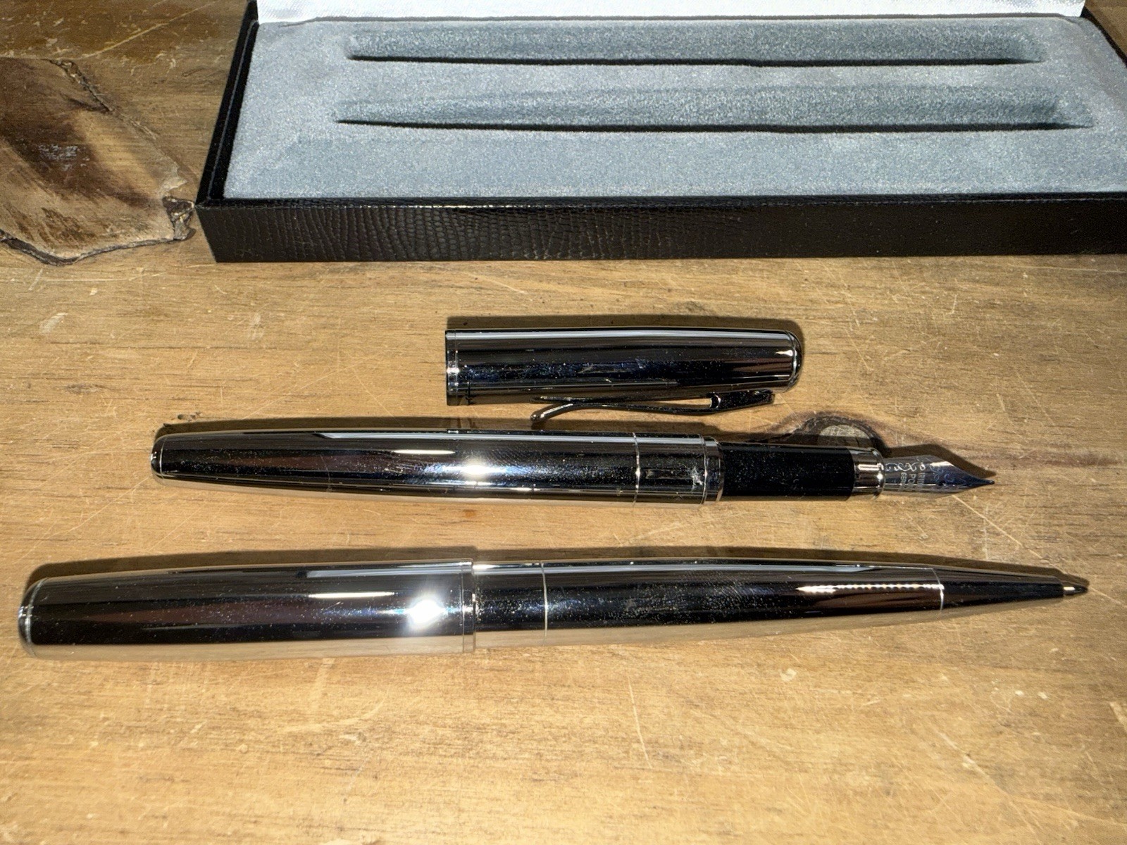 Silver Pen set branded with the Arab Bank Plc With Arabic Scrip In Box