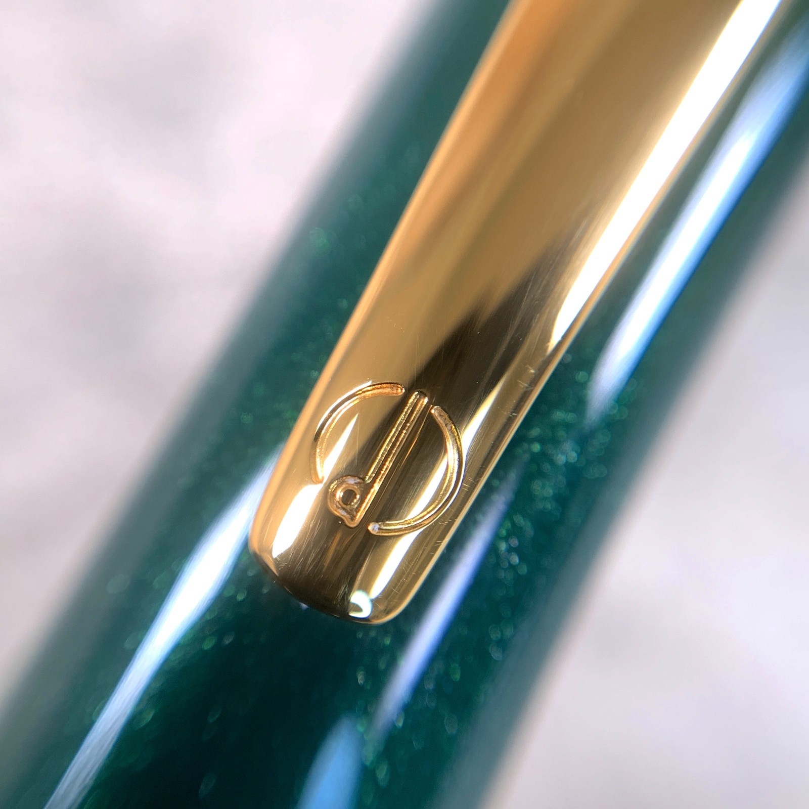 Dunhill Ballpoint Pen Large AD2000 Green Glitter Resin Gold Finish w/Case & Card