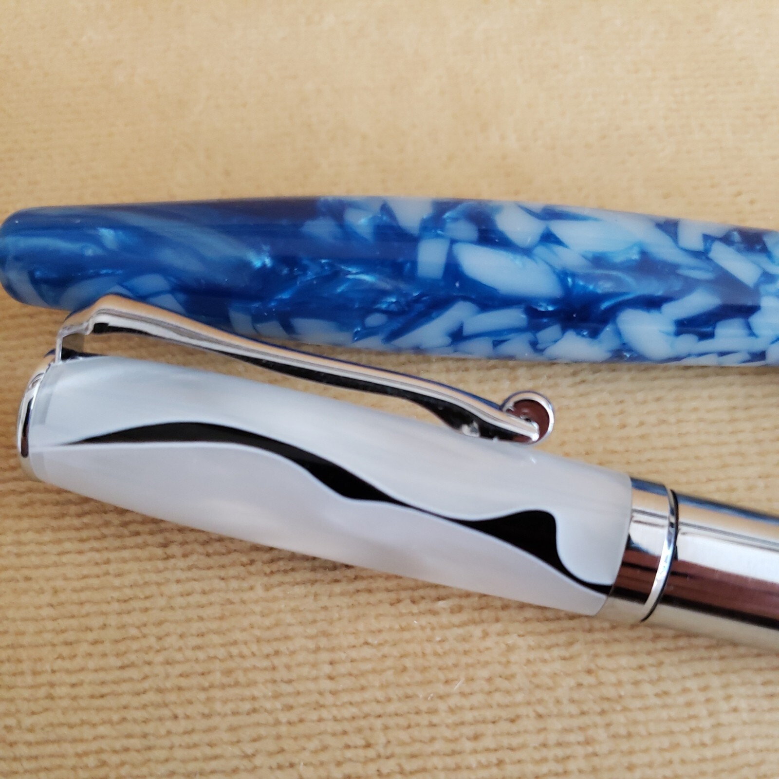 13 Black Green Acrylic Celluloid Steel Attaché Ballpoint Pens Blue LACHIEVA?