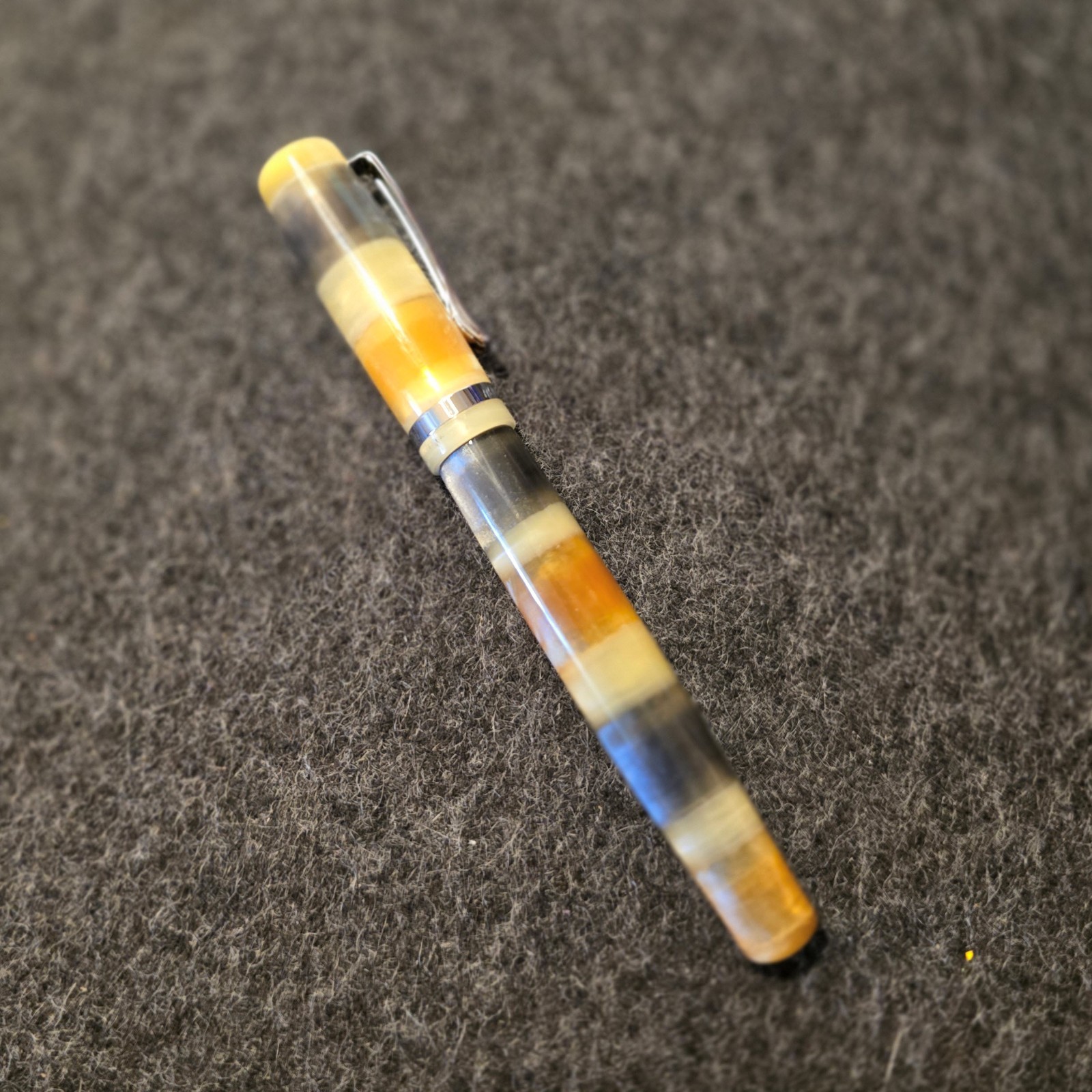 MONTEVERDE Arista Laminata Desert Sand Rollerball Striped Tortoise Shell