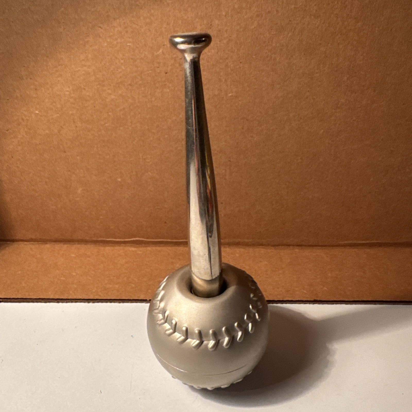 Magnetic Baseball & Bat Floating Ball Point Ink Pen & Holder MLB Paperweight