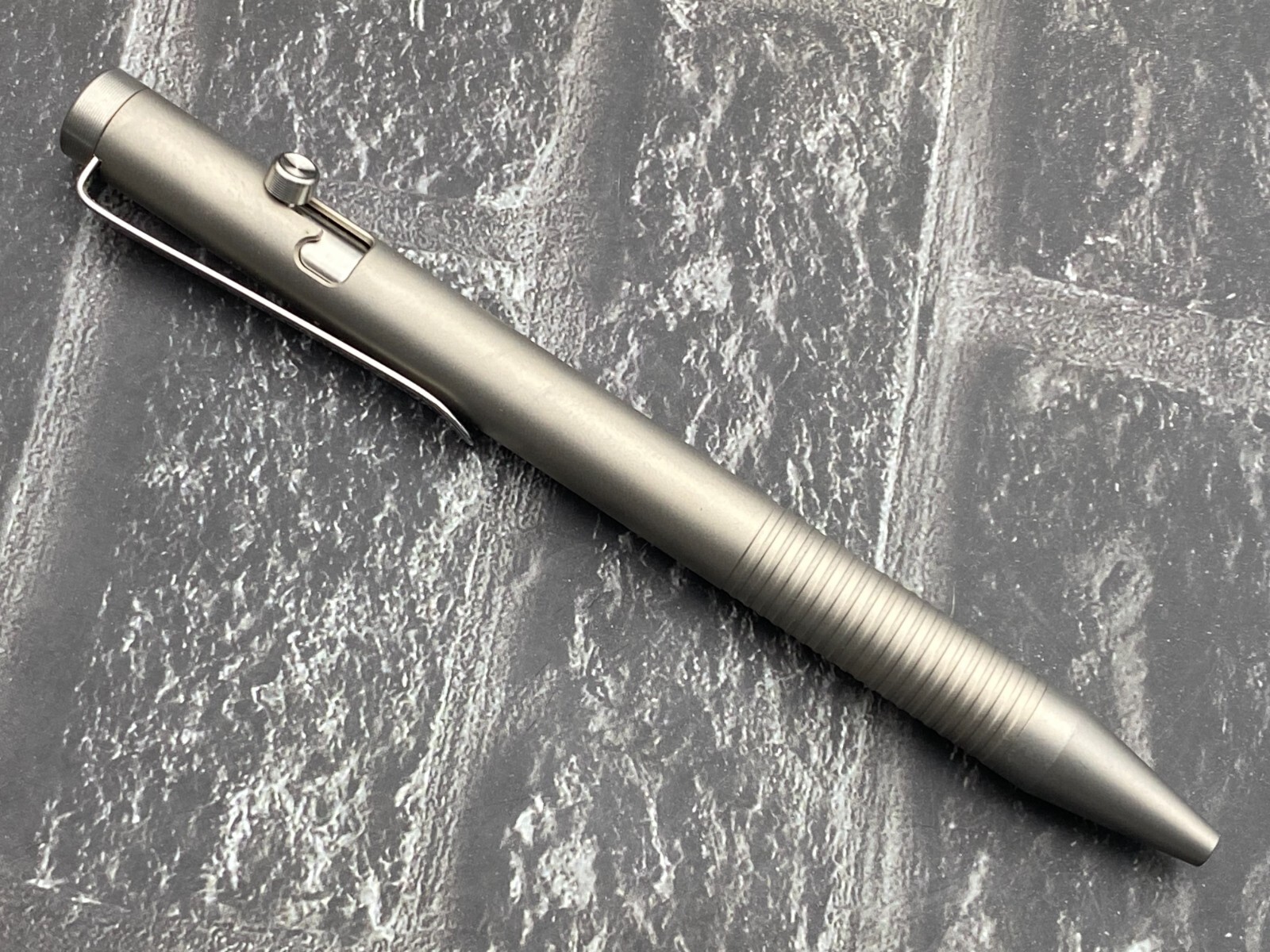 Twosun TS-pen32-Sand Checkered Tactical Push Button Pen Titanium Body Black Ink