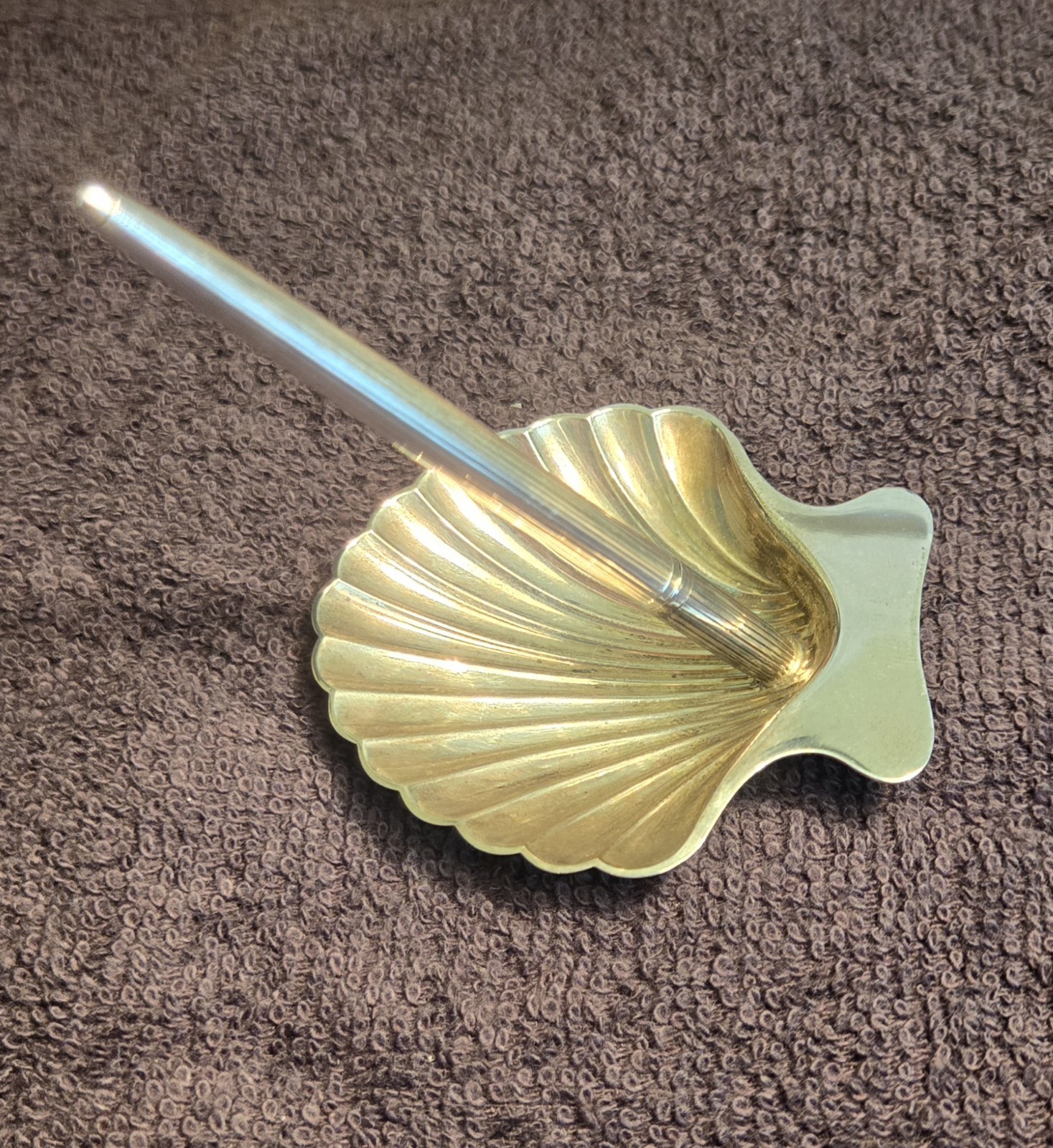 TIFFANY & CO – STERLING SILVER CLAM SHELL PEN HOLDER