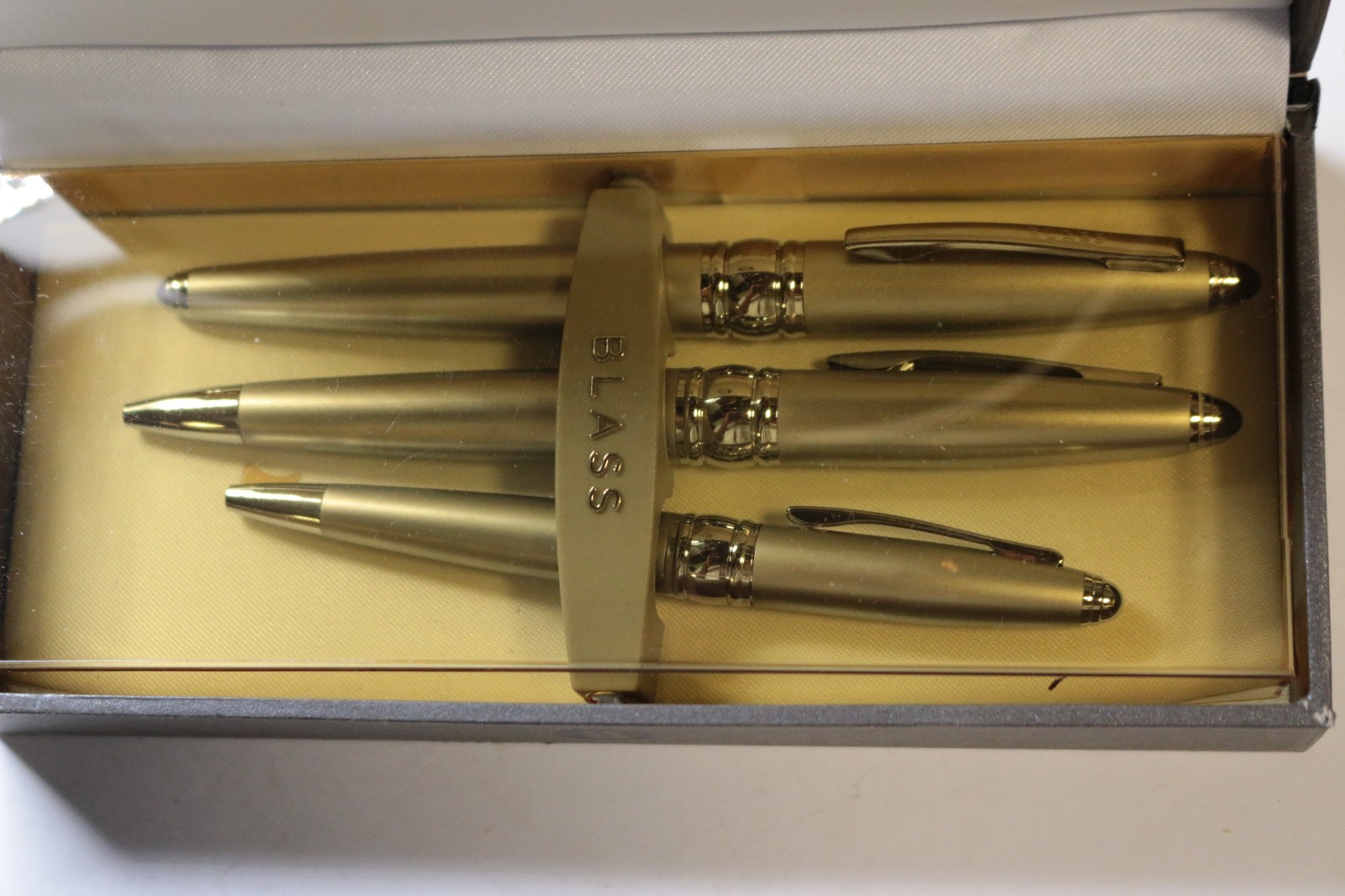 Cross Bill Blass Trio Aero Satin Chrome Ballpoint Pen BB0169-2 New in Gift Box