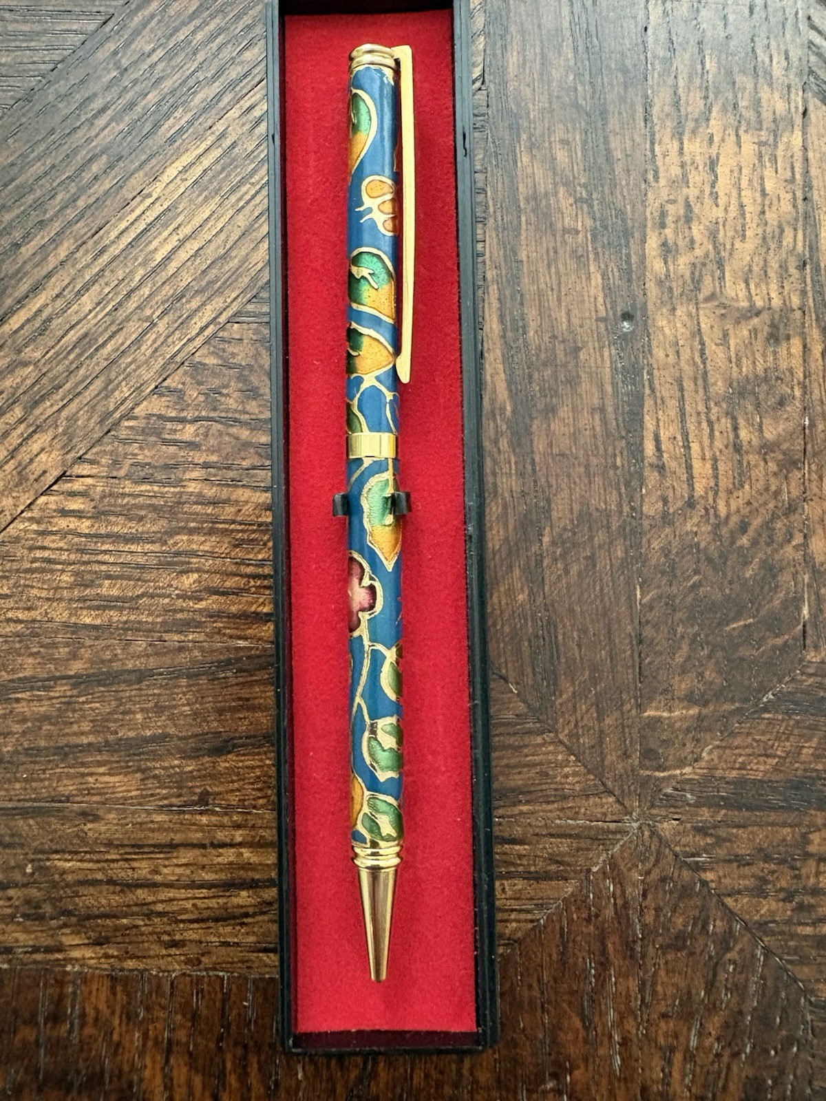 Beautiful Ball Point Gold Tone Top Clip Tip with Cloissinae Flowers Base