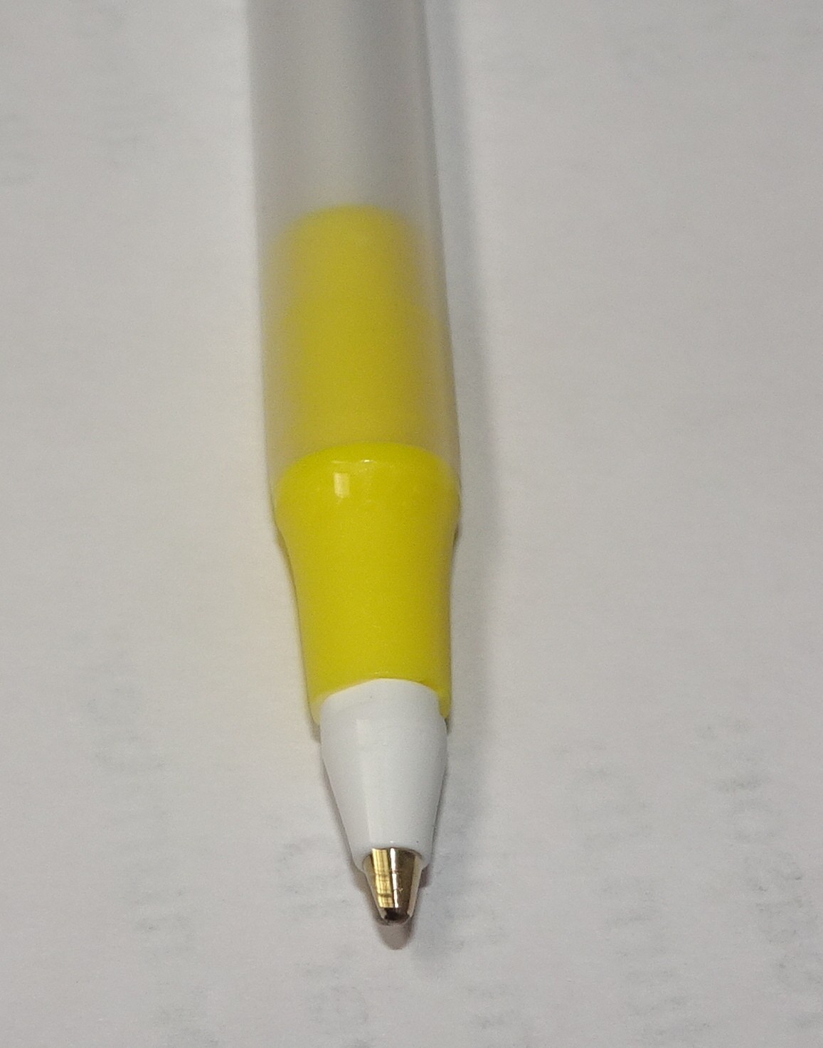LOT OF 20 = Days Inn motel Yellow advertising stick pen = Black Ink pens