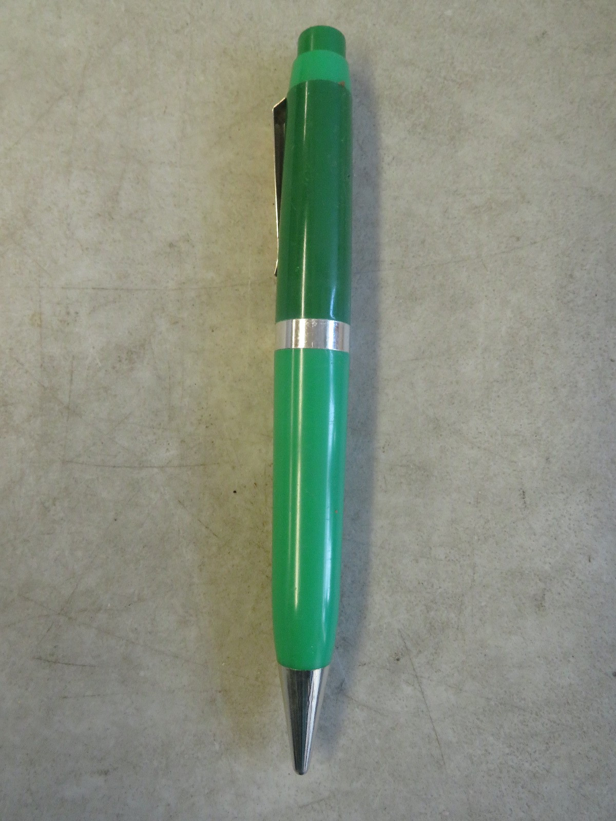 Gulliver Giant Pen 9″ Novelty Pen Green Vintage