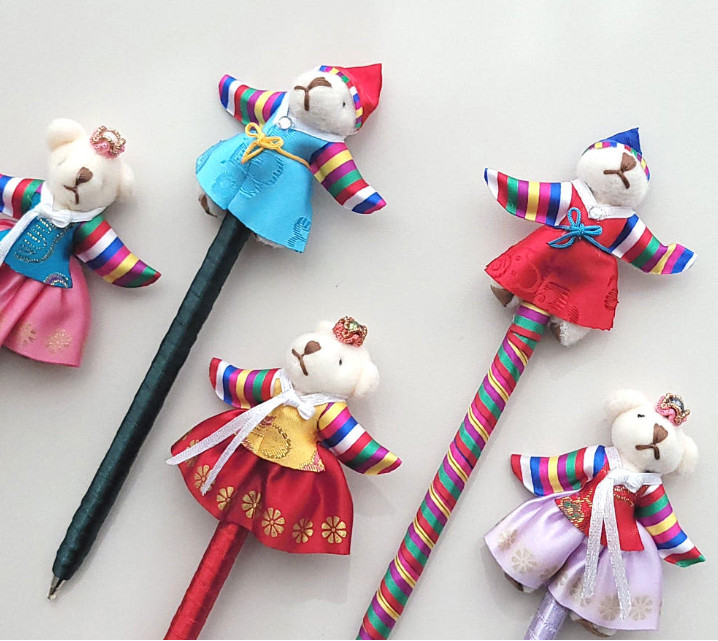 Korean Traditional Hanbok Bear Doll Ballpoint Pen Souvenir Gift 1mm Black Random
