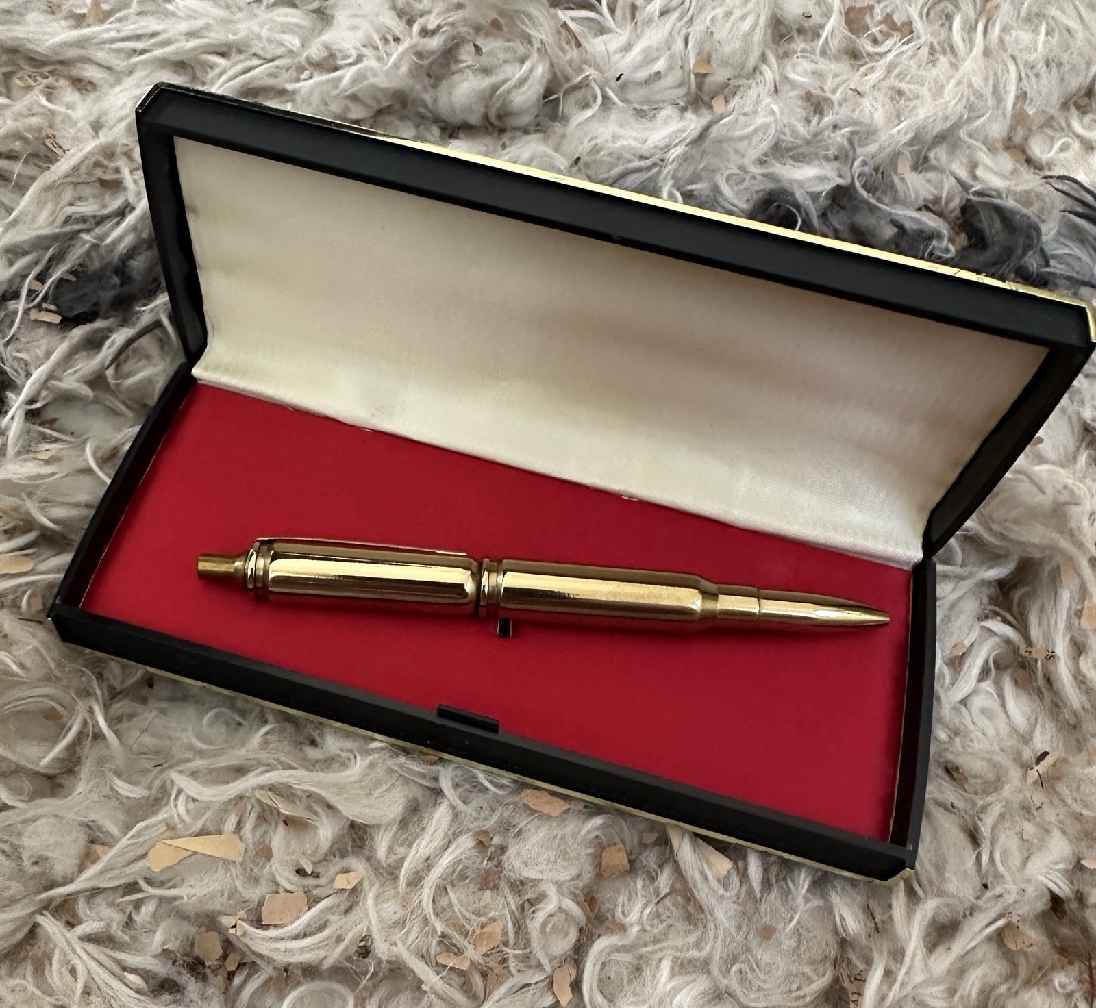 Bag 1 Undated Unknown Brand Pen in Case