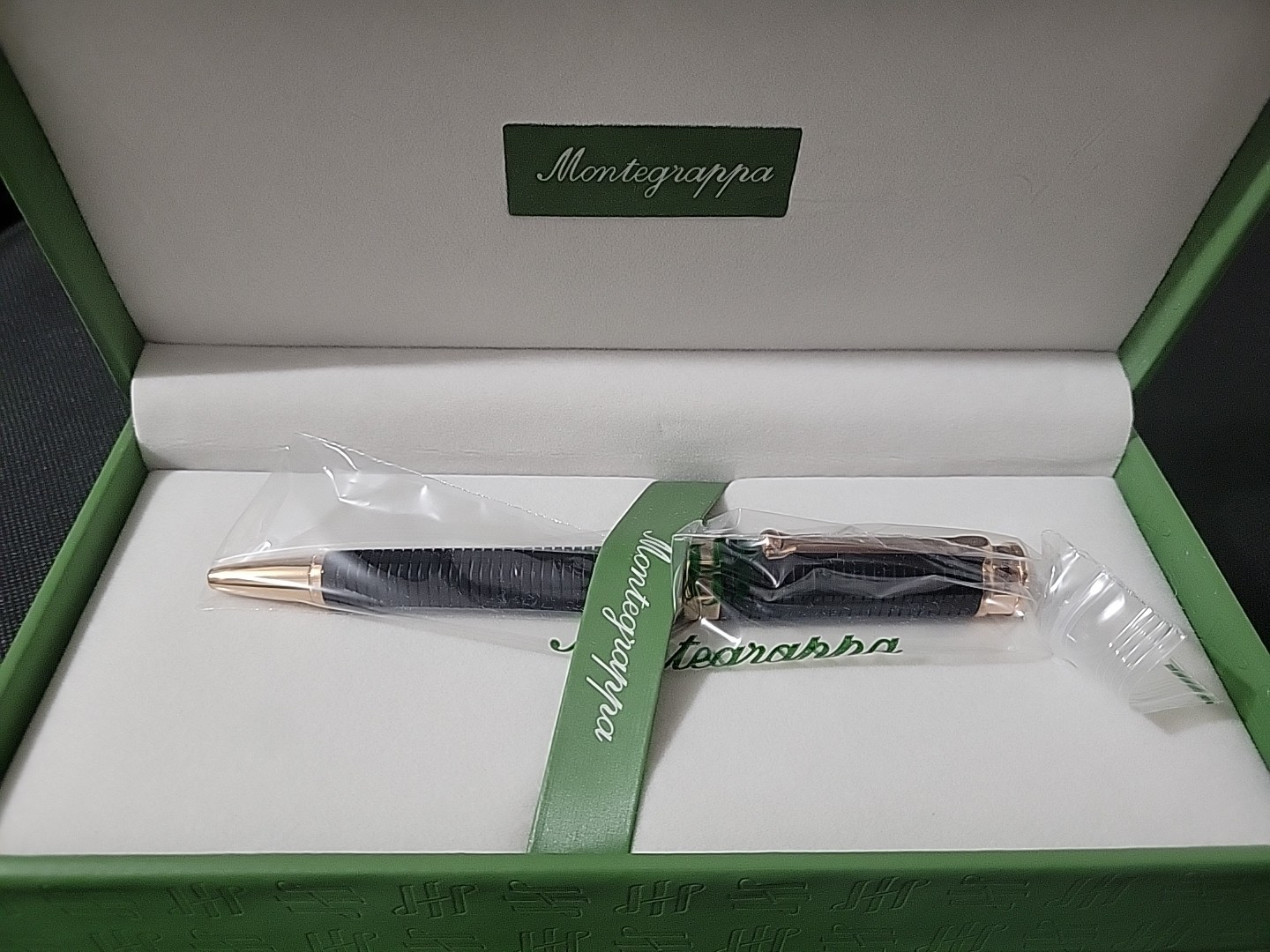 Rare Luxury Montegrappa Black Resin Rollerball Pen Rose Gold Trim w/ Box Italy