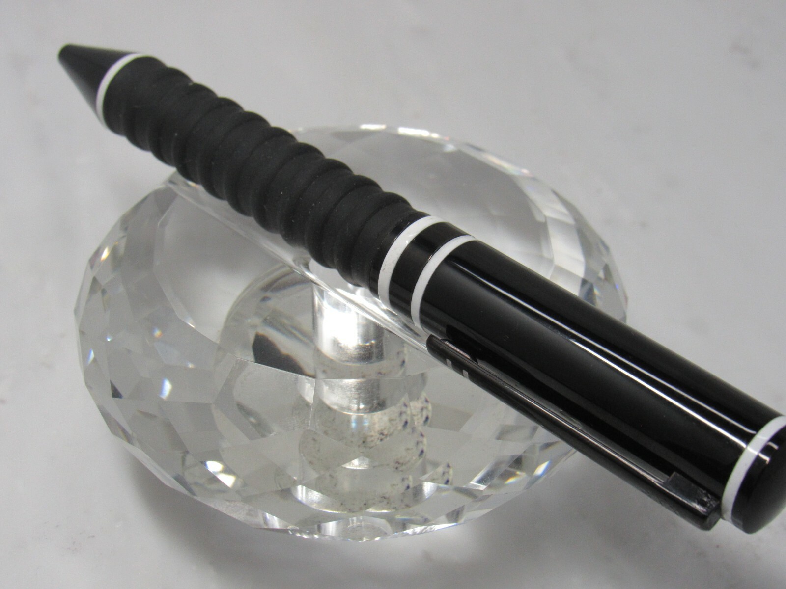 FOR ARTHRITIS SUFFERERS – BLACK BP PEN WITH WHITE CIRCLES AND RUBBERIZED GRIP