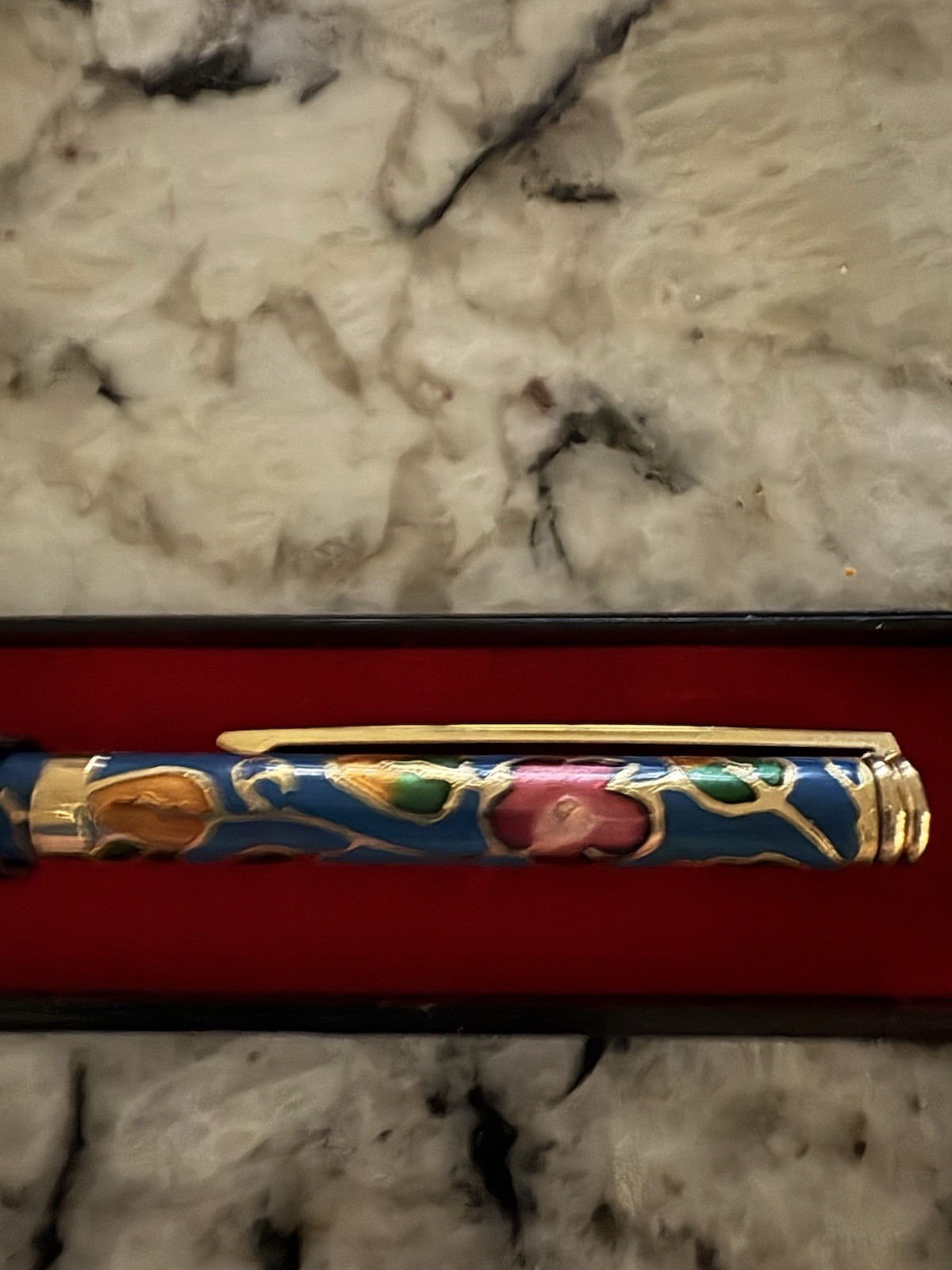 Beautiful Ball Point Gold Tone Top Clip Tip with Cloissinae Flowers Base