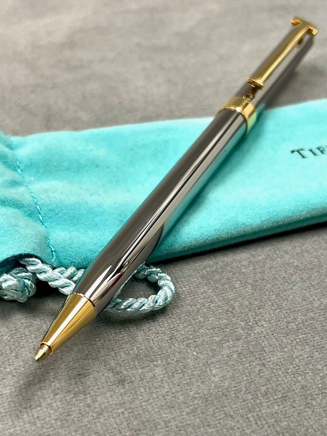 TIFFANY & Co. STERLING SILVER & GOLD TONE T CLIP BALLPOINT PEN W/POUCH 6M0746