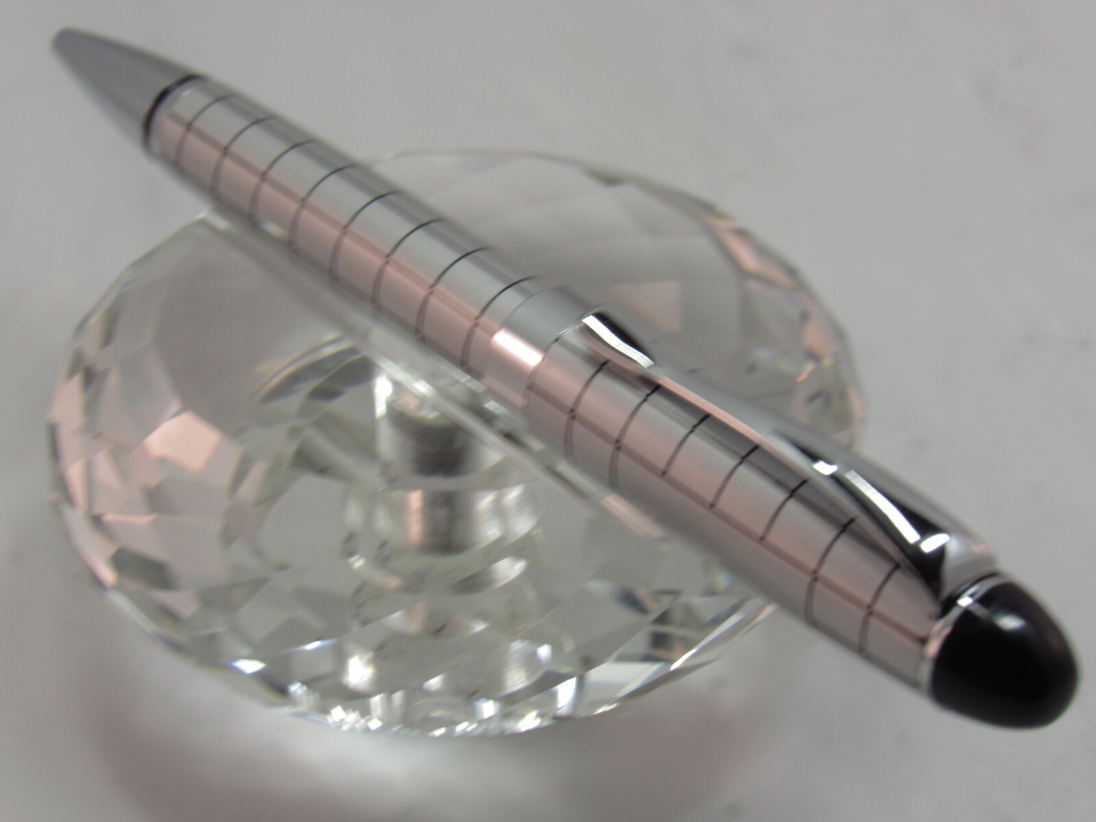 HIGH QUALITY BAOER SILVER AND BLACK CHECKED TWIST BALL POINT PEN