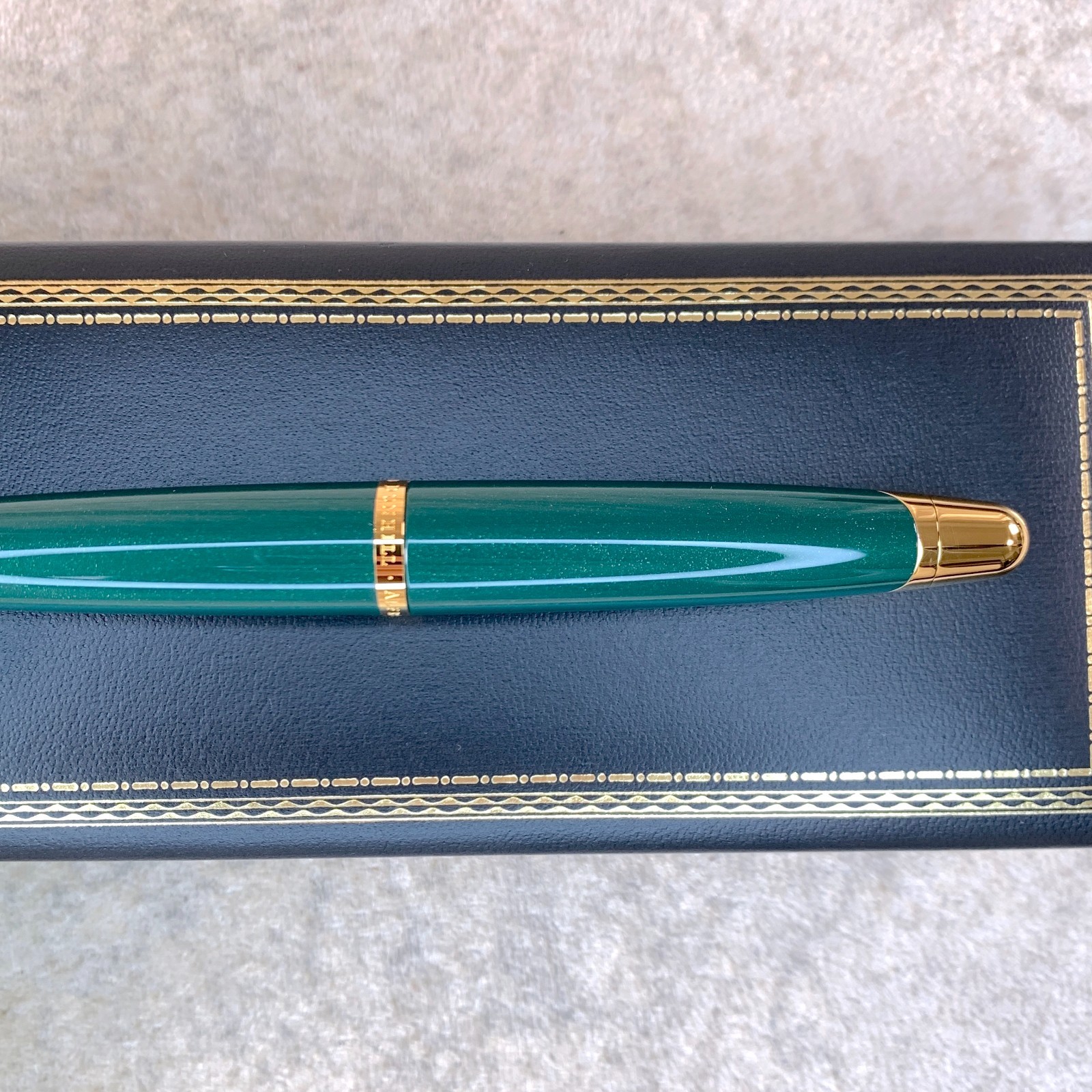 Dunhill Ballpoint Pen Large AD2000 Green Glitter Resin Gold Finish w/Case & Card
