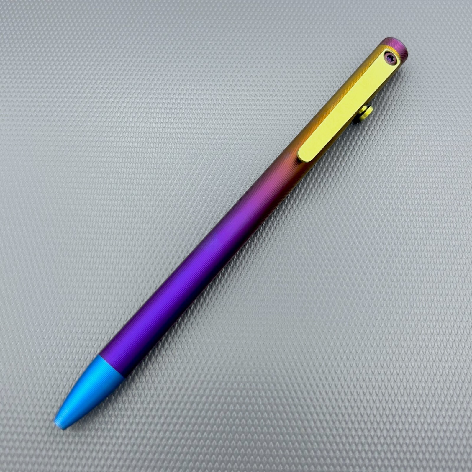 Tactile Turn – Titanium Slim Bolt Action Standard Size Pen Fade w/ Accents