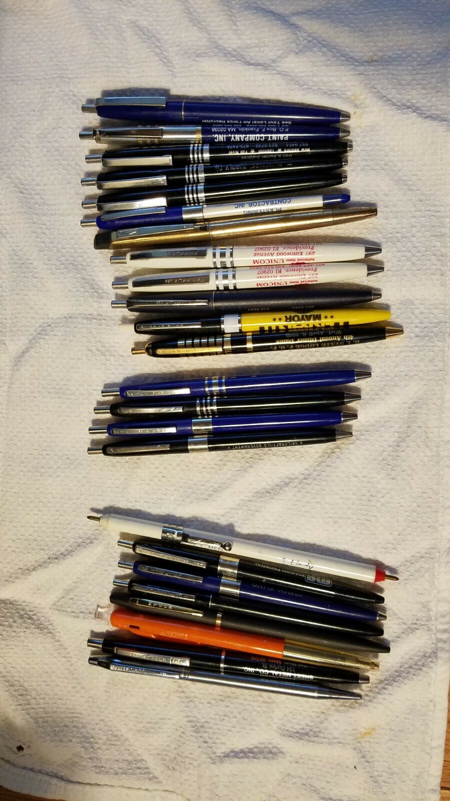 Vintage (24) USA Ballpoint PENS Advertising Misc. See photos, Ink may be dried.