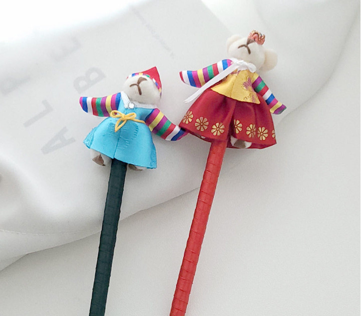 Korean Traditional Hanbok Bear Doll Ballpoint Pen Souvenir Gift 1mm Black Random