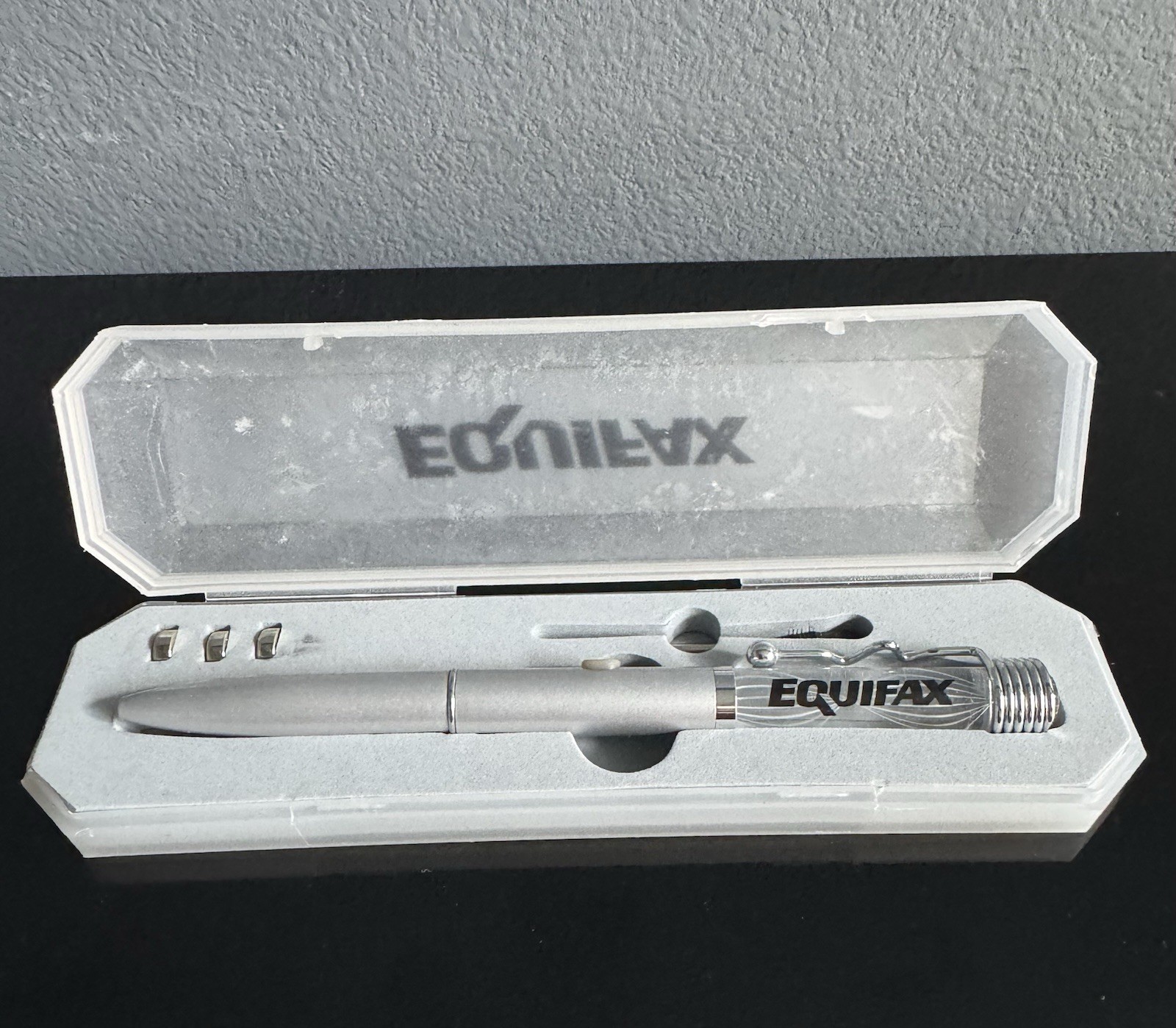 NEW EQUIFAX Branded Multicolor Lighted Pen Set + Batteries & Tool In Clear Case