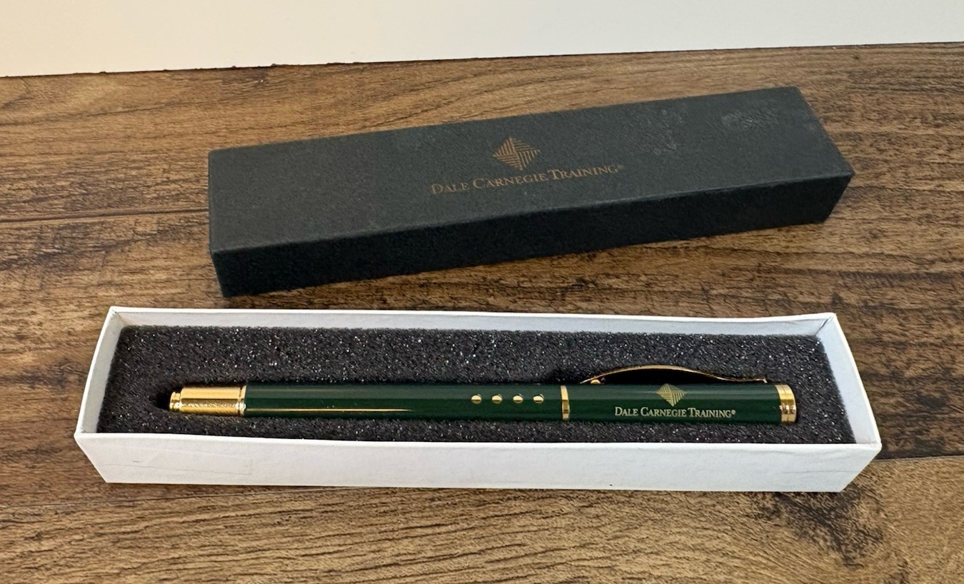 Dale Carnegie Training Award Metal Ink Pen Green Gold Trim w Presentation Box