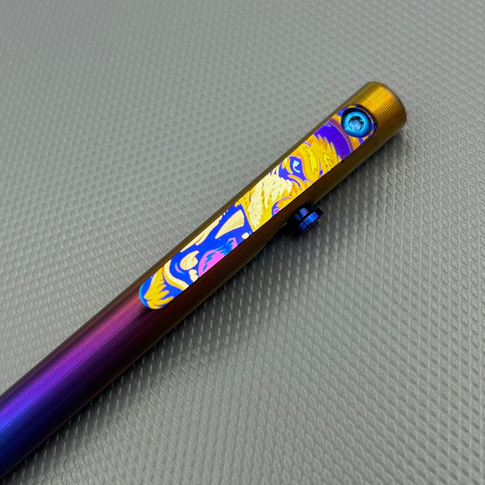 Tactile Turn – Titanium Slim Bolt Action Standard Size Pen Fade w/ Lionface Clip