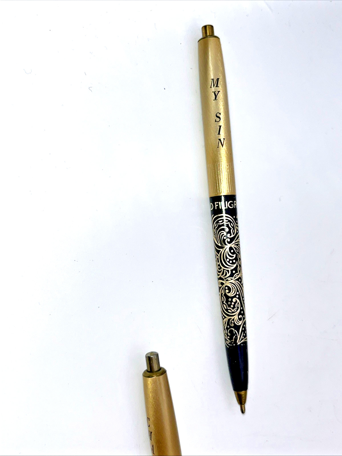 Set of 2 Scented Ink Pens Click Luxury Boutique Collectibles 14 Kt Gold Filigree
