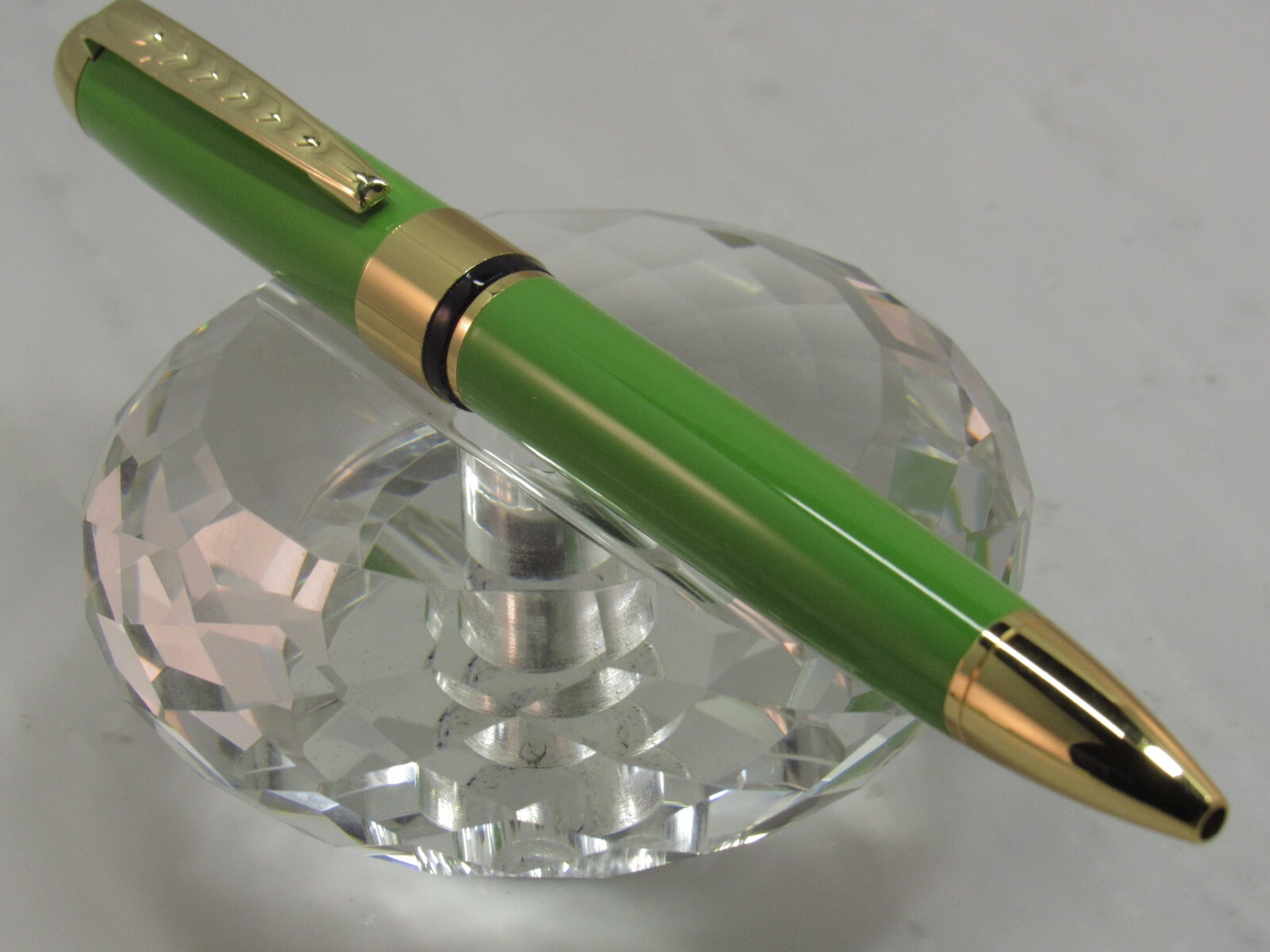 HIGH QUALITY BAOER GREEN TWIST BALL POINT PEN/GOLD FINISH