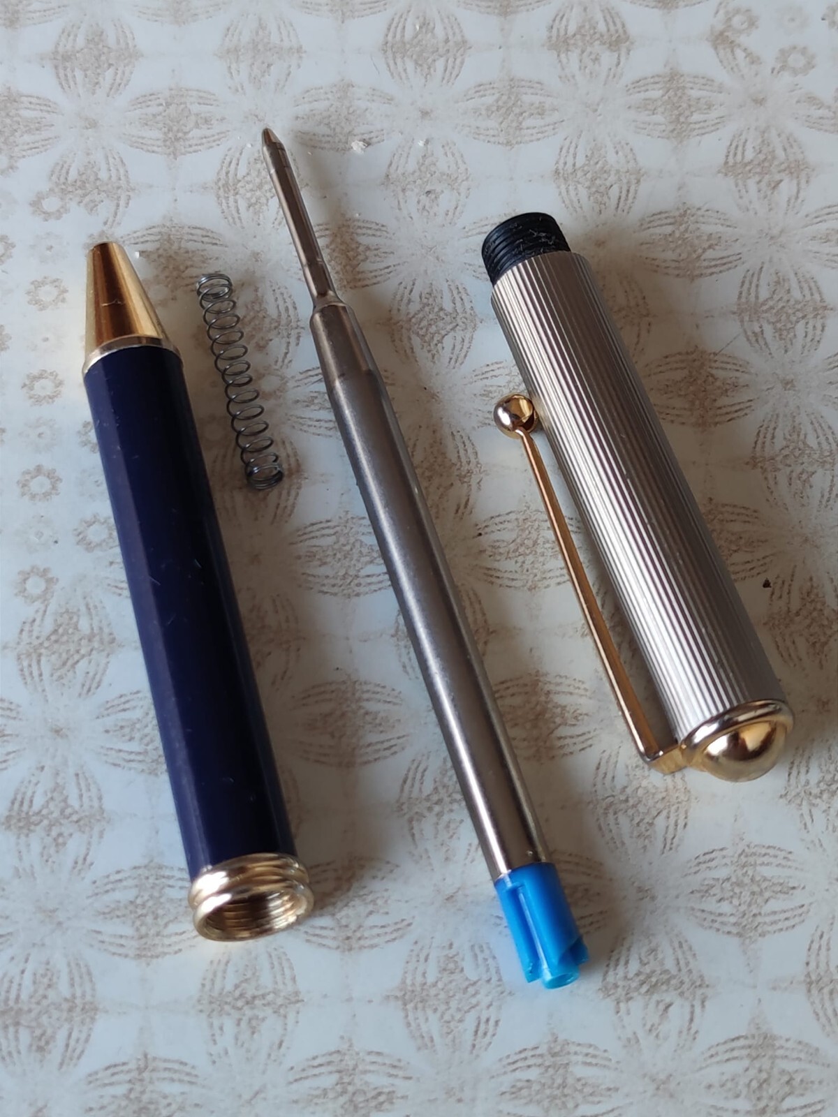 🔴Well made Ballpoint pen – Unknown for me but with logo🔴