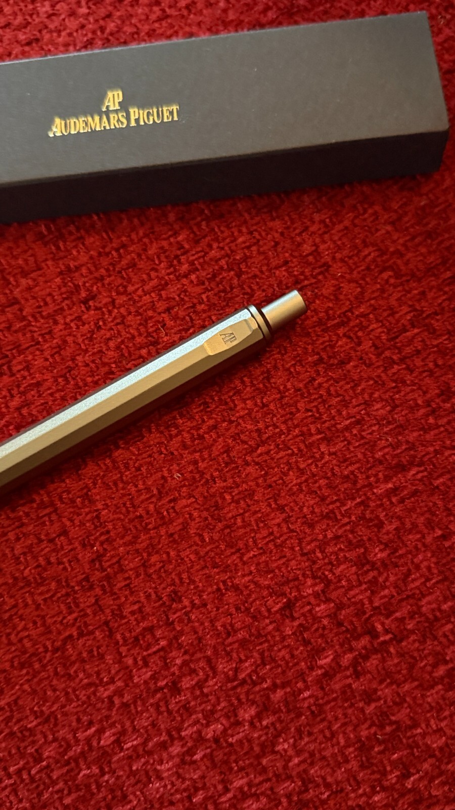 Audemars Piguet VIP Gift Royal Oak Ballpoint Pen Olive – Refillable, New in Box