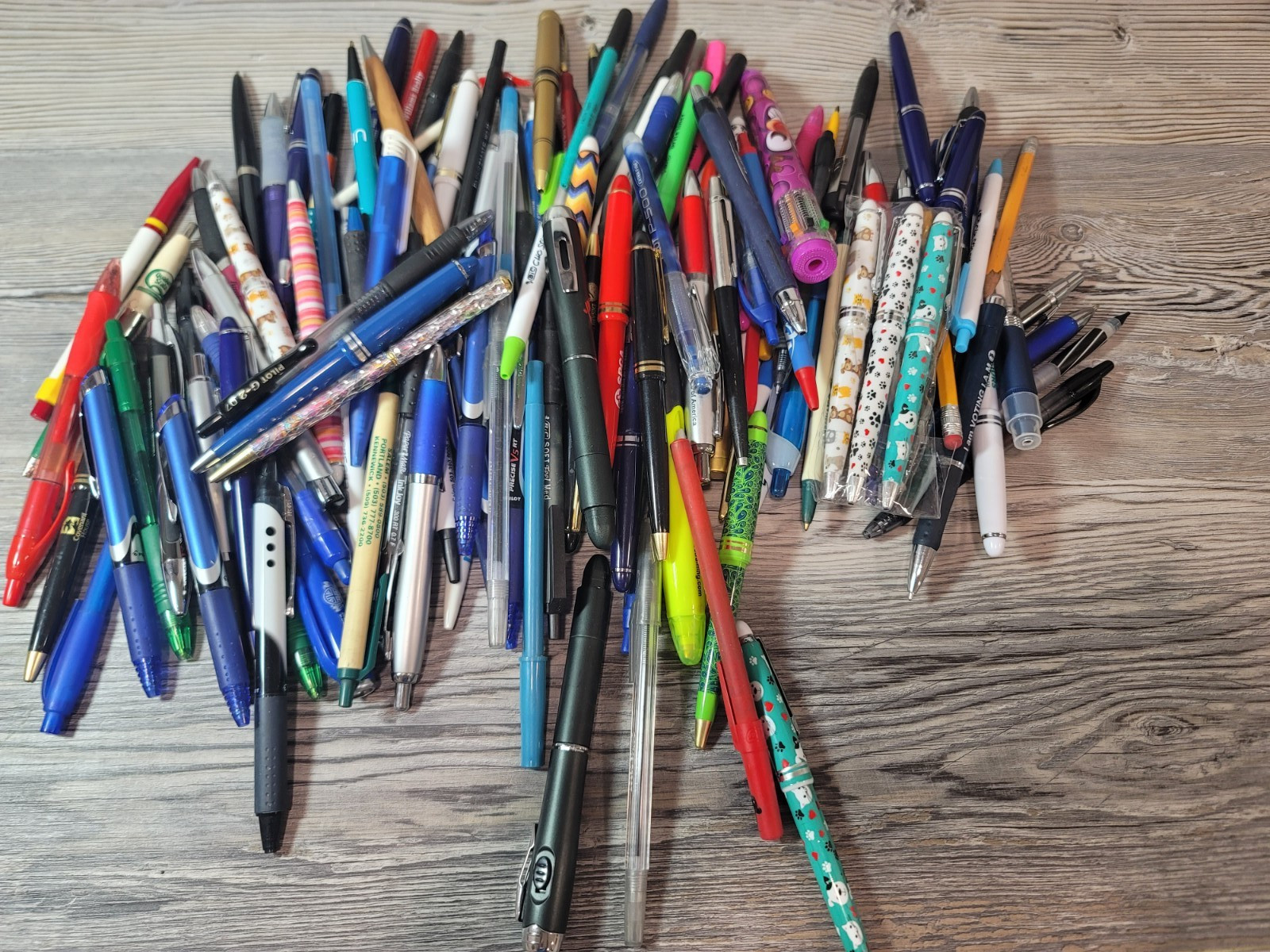 Pens Pens 2lbs if ballpoint twist black blue clik old and new used tresures