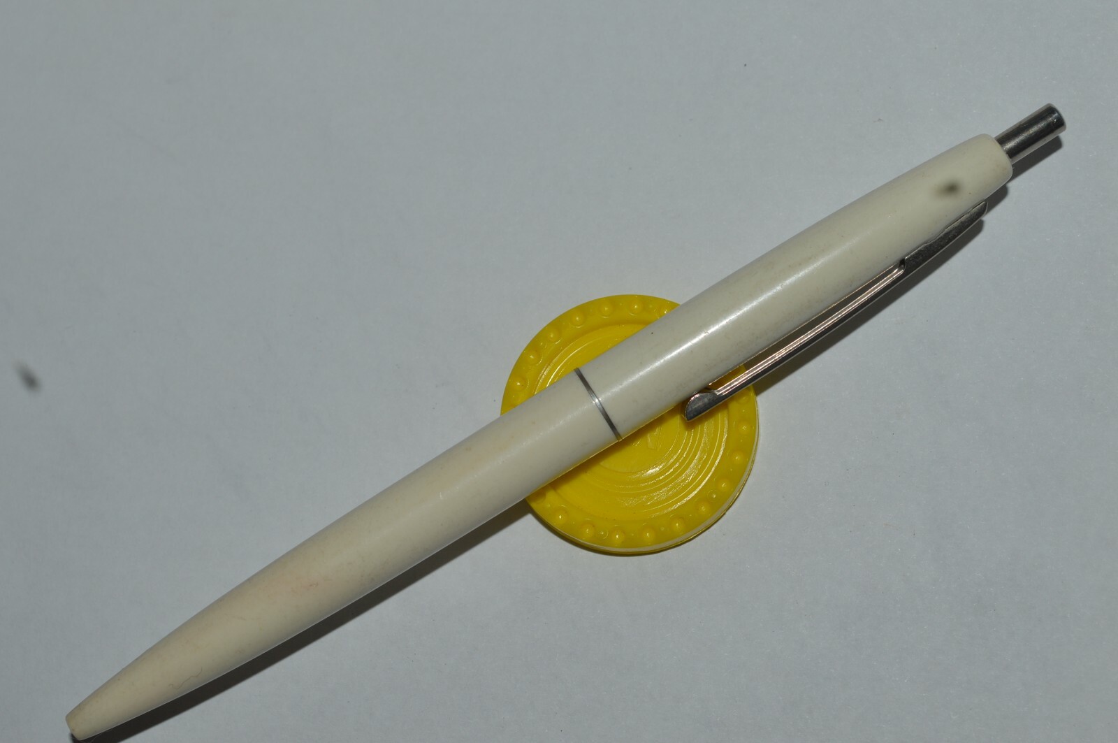 Bic Click Retractable Ballpoint White Solid Color USA Light Used Very Good Condi