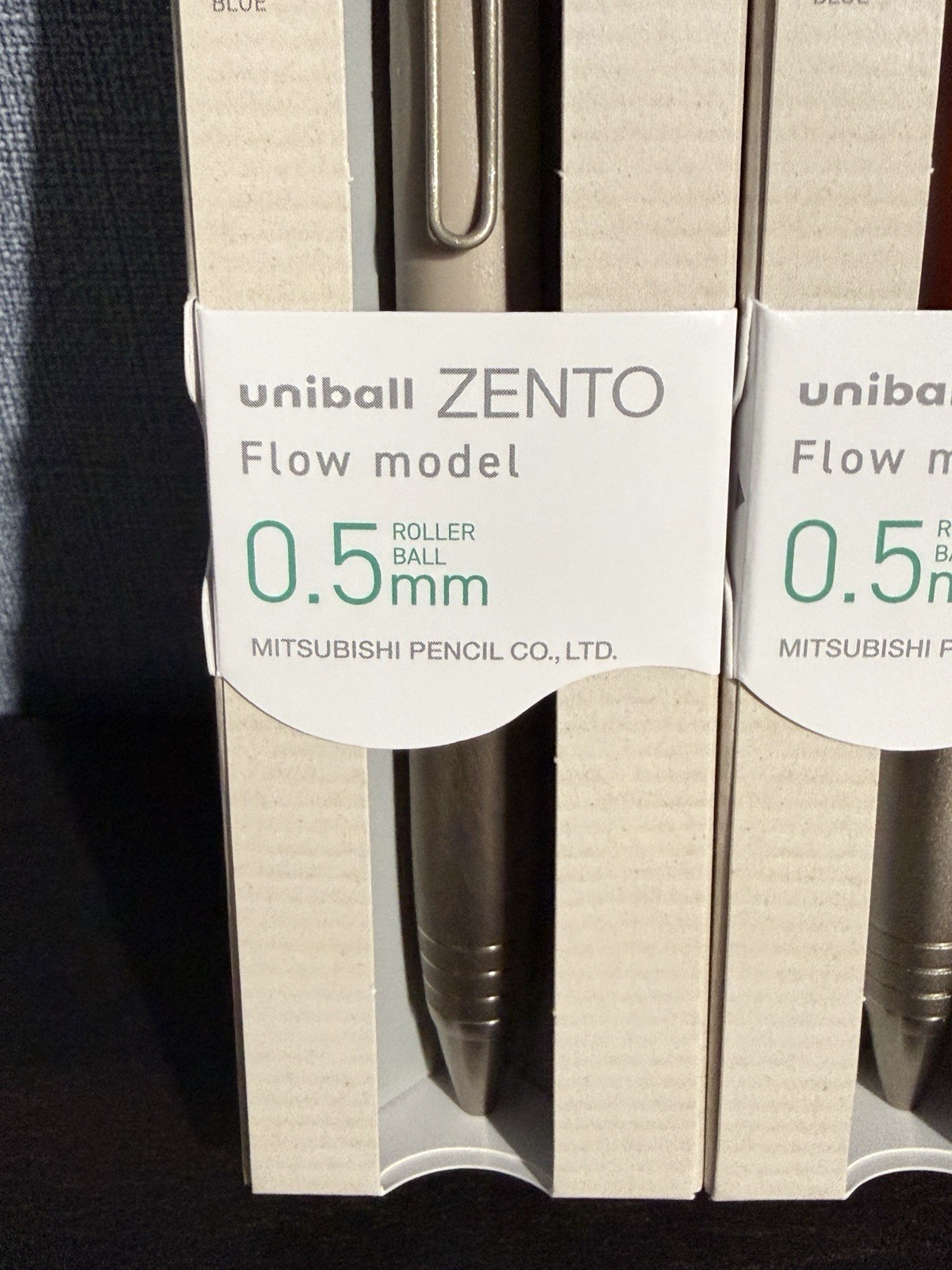 Uni-Ball Zento Flow Model 3-Color Ballpoint Pen 0.5mm 2 Pieces Beige & Burgundy