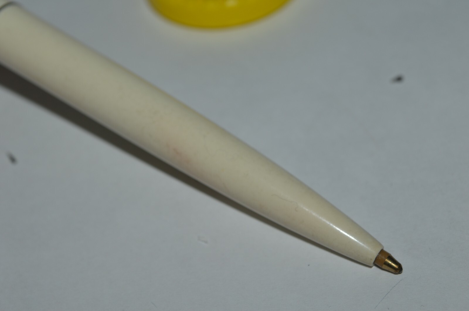 Bic Click Retractable Ballpoint White Solid Color USA Light Used Very Good Condi