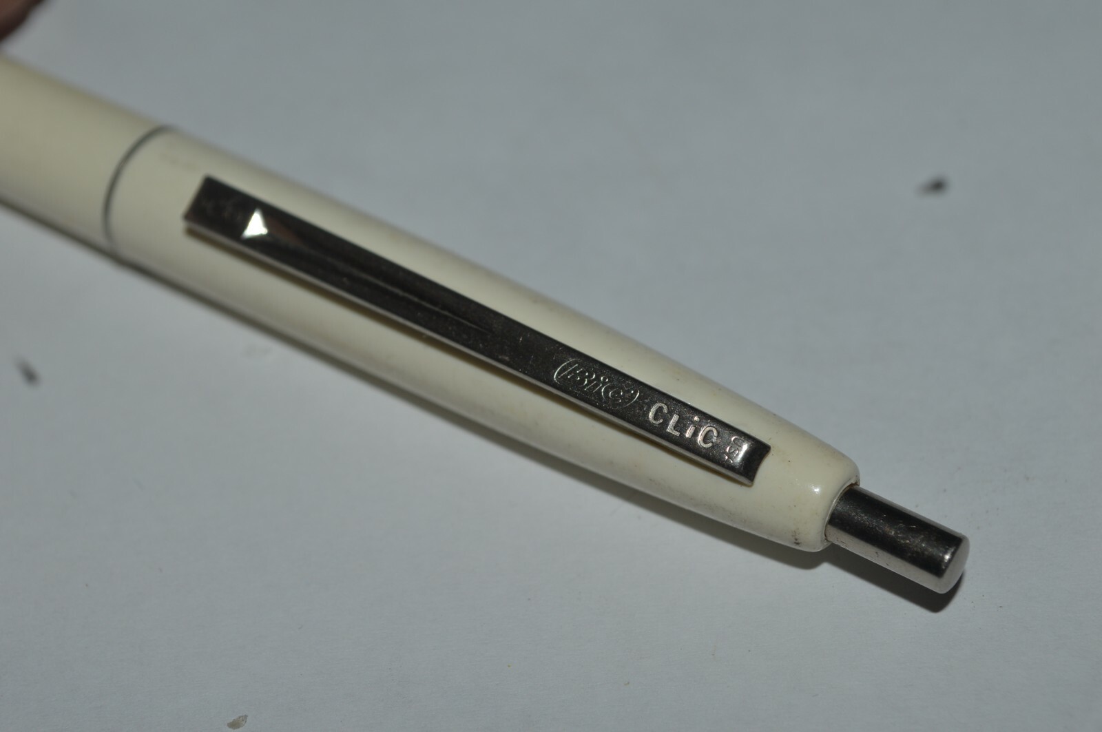 Bic Click Retractable Ballpoint White Solid Color USA Light Used Very Good Condi