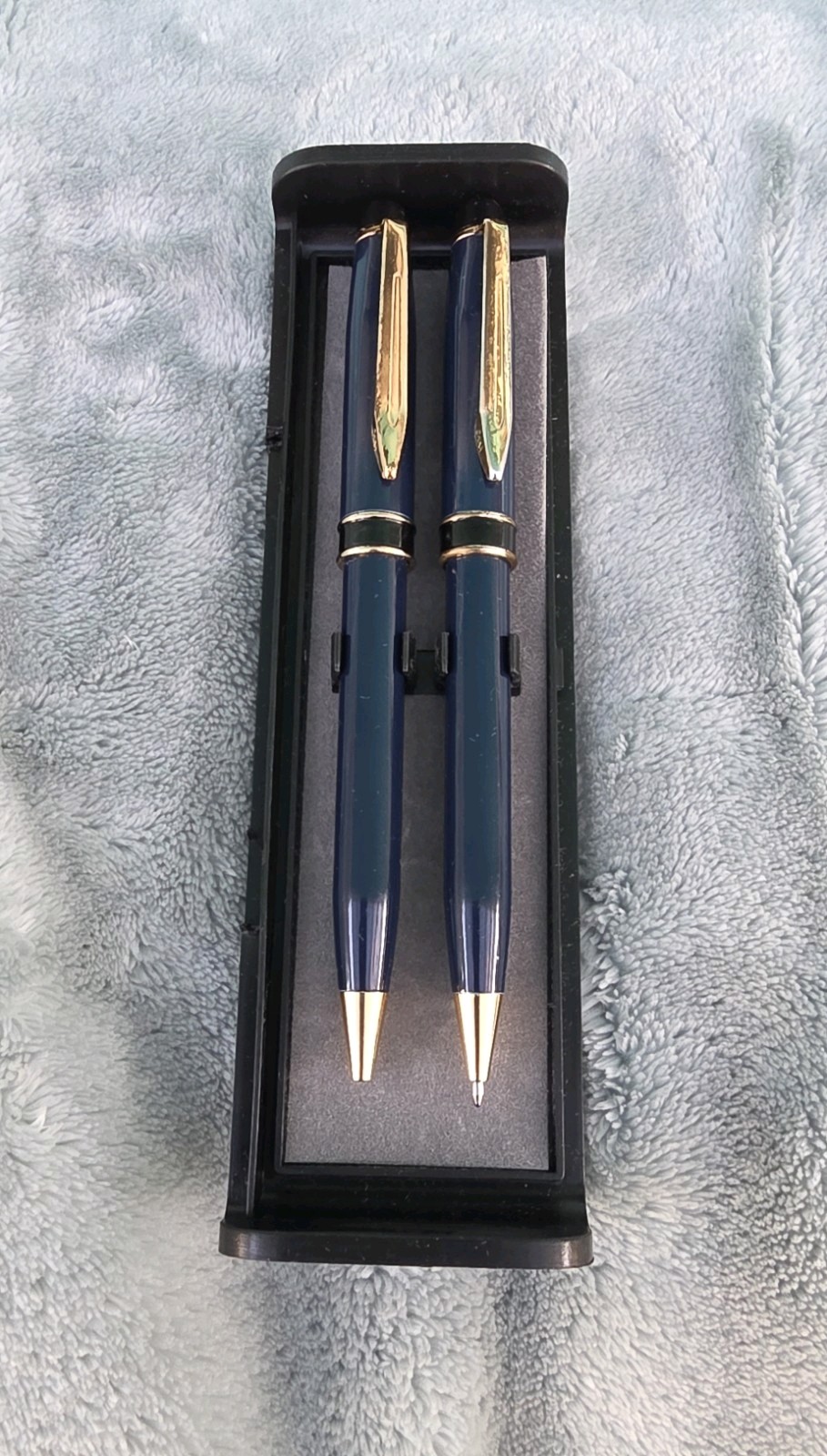 Set of 2 generic ink pens vintage with case. Cross-like cartridges. NEW