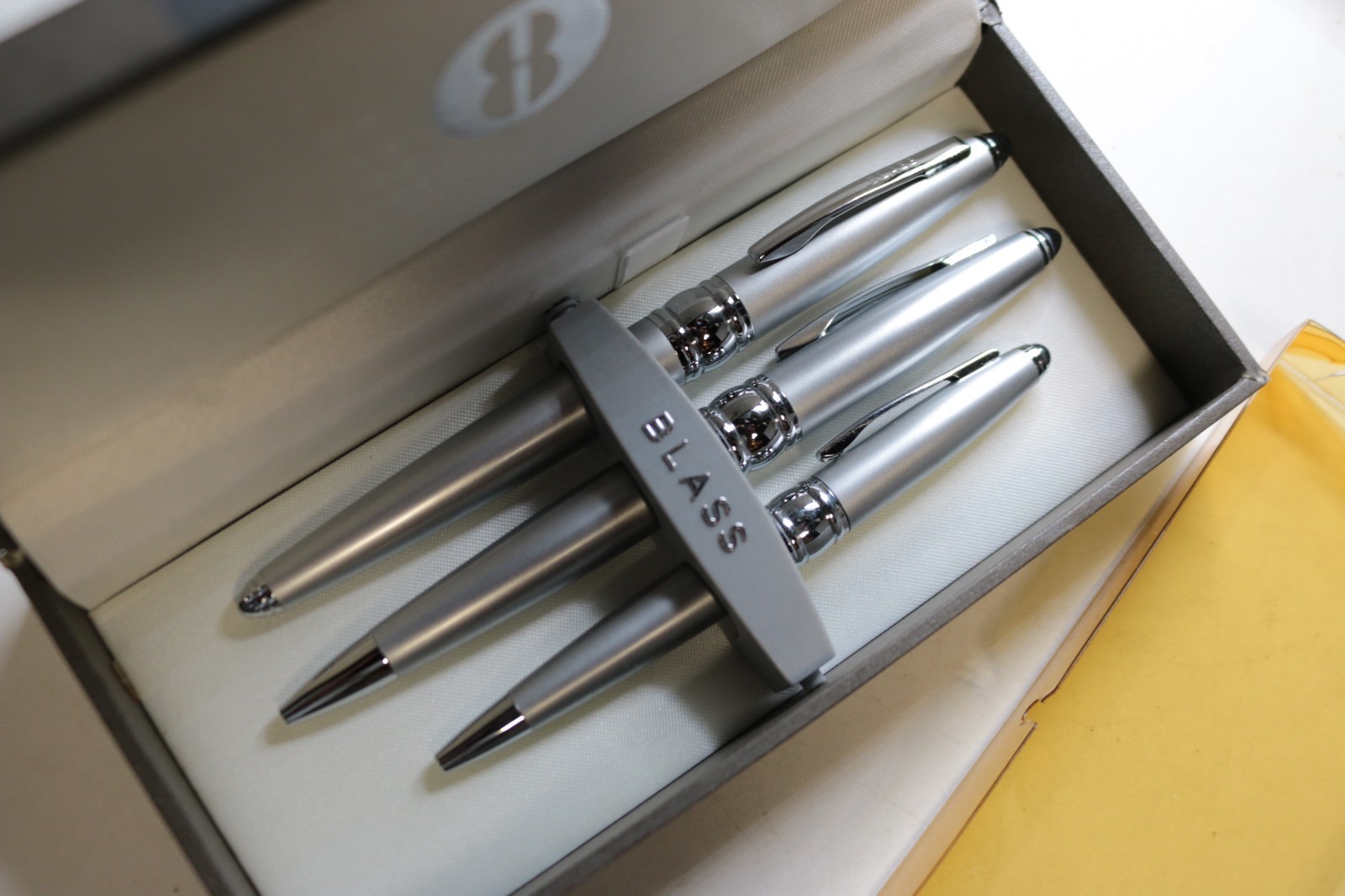 Cross Bill Blass Trio Aero Satin Chrome Ballpoint Pen BB0169-2 New in Gift Box